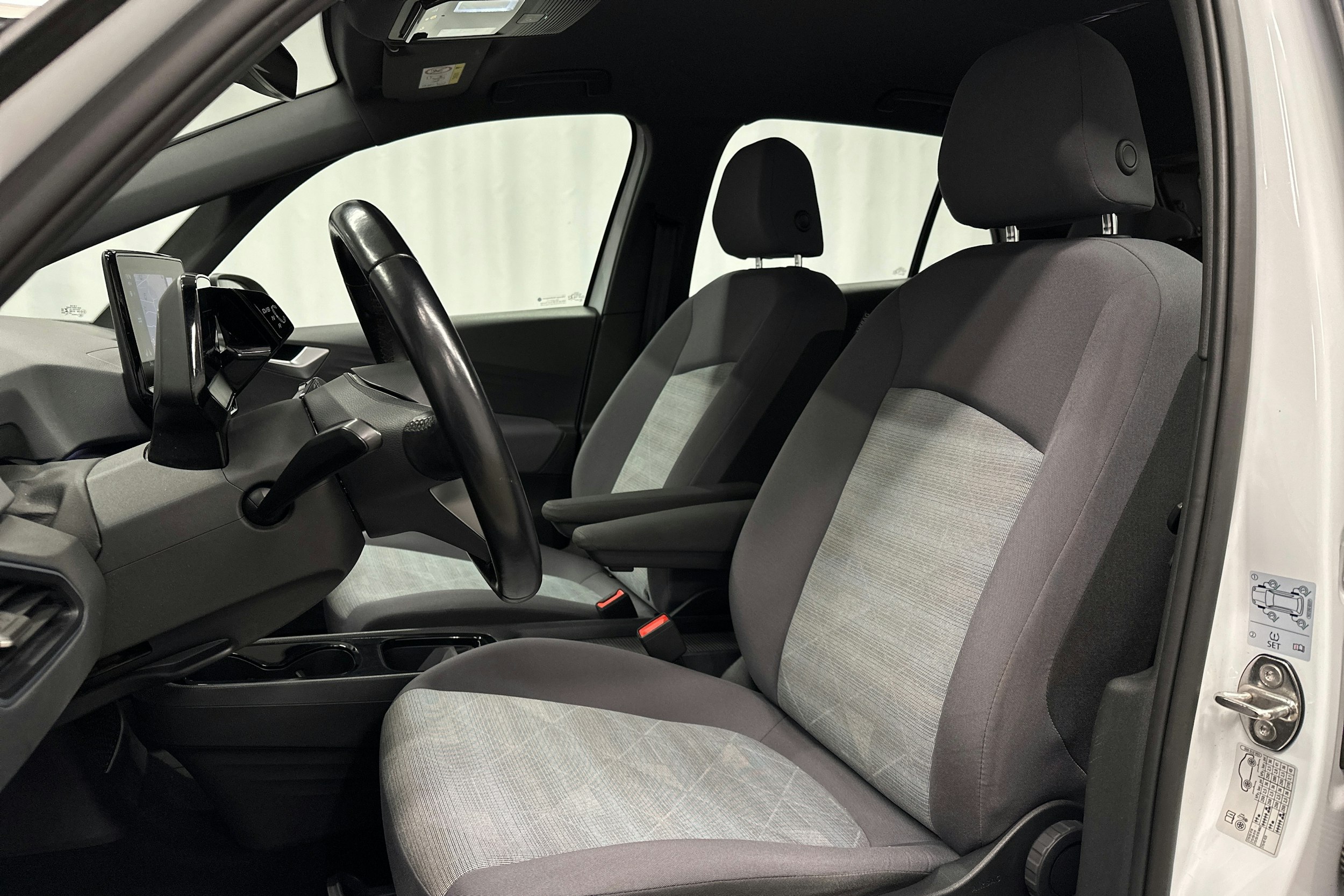 valkoinen Volkswagen ID.3 2022 kuva 15.