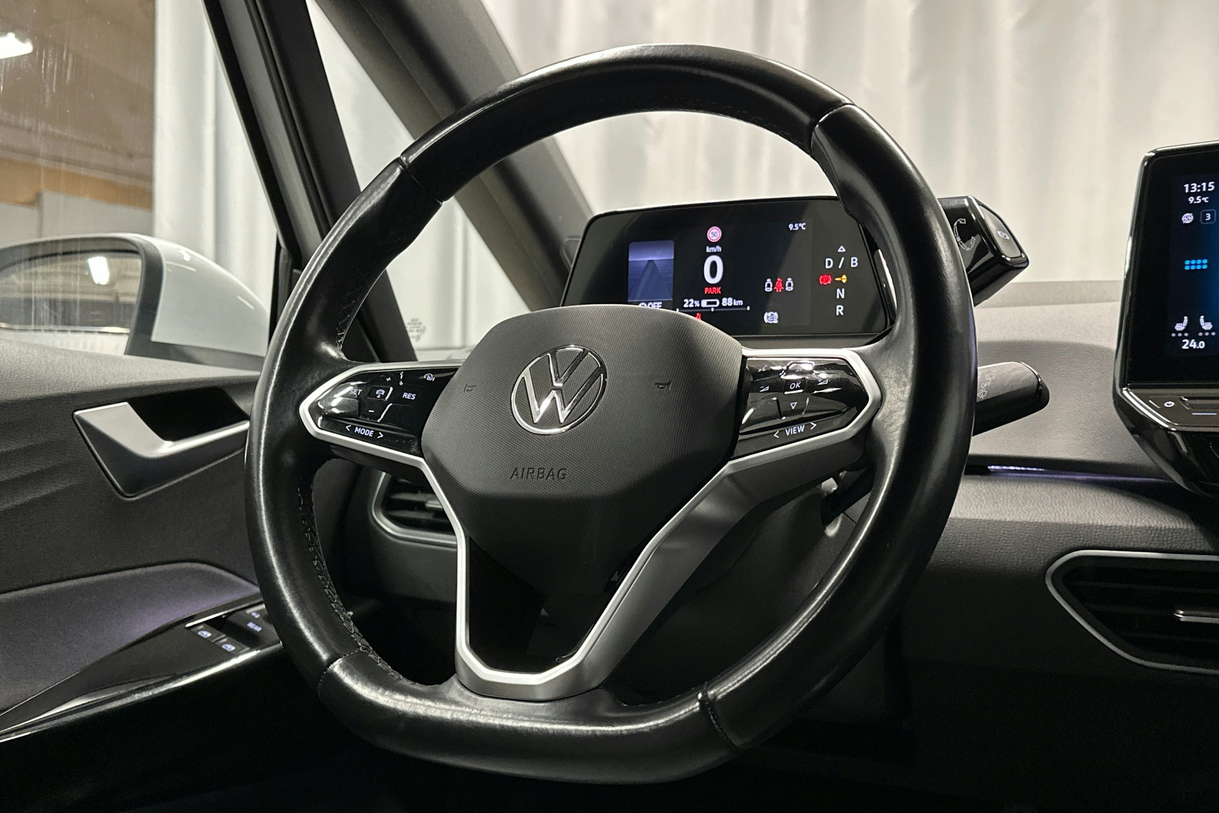 valkoinen Volkswagen ID.3 2022 kuva 16.