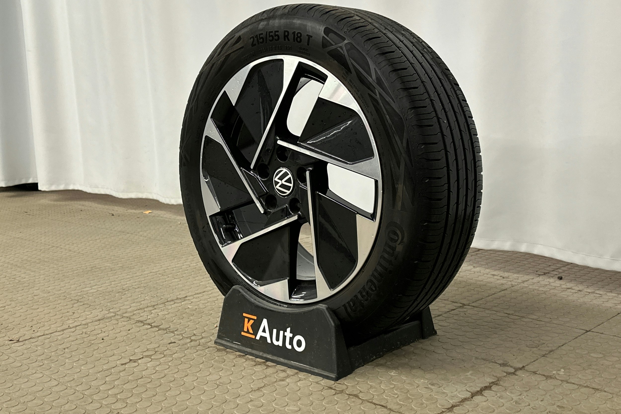 valkoinen Volkswagen ID.3 2022 kuva 10.