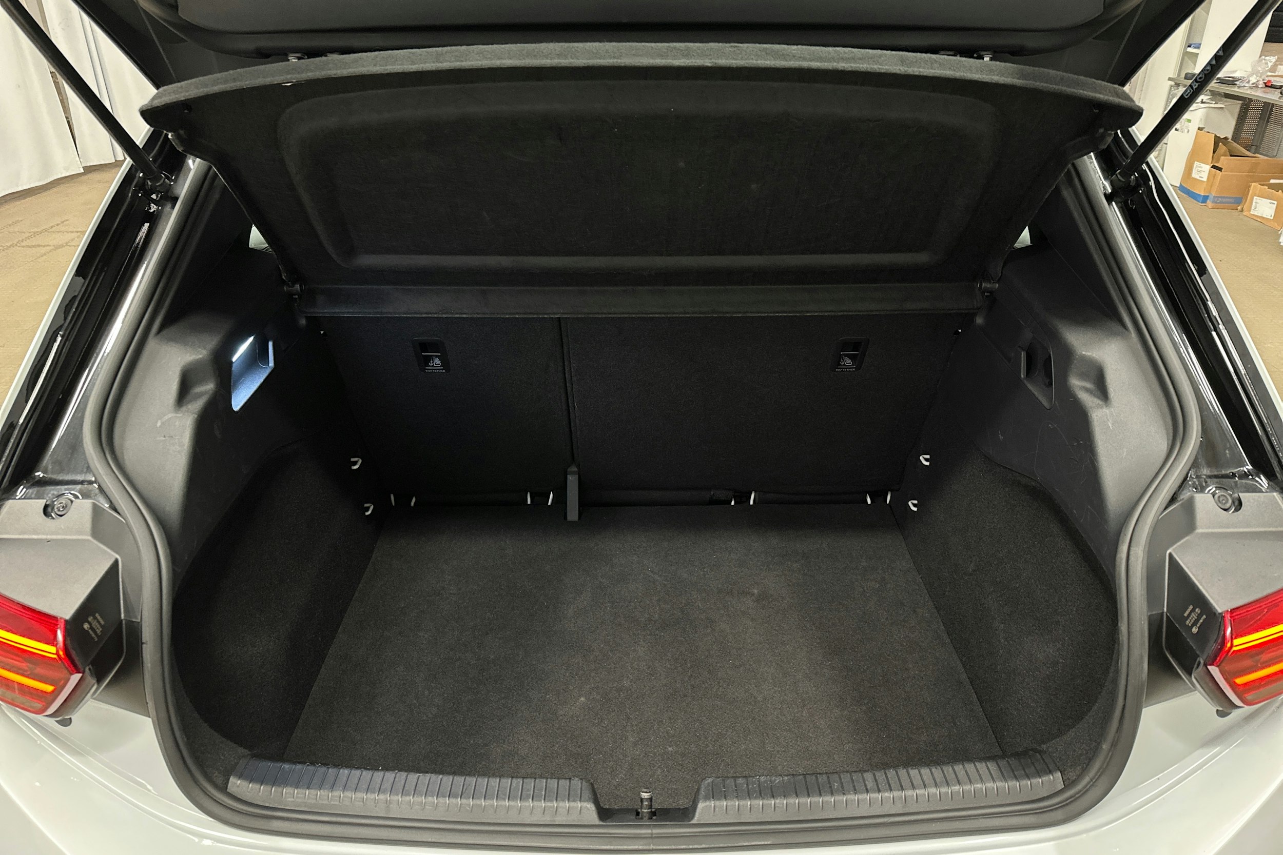 valkoinen Volkswagen ID.3 2022 kuva 11.