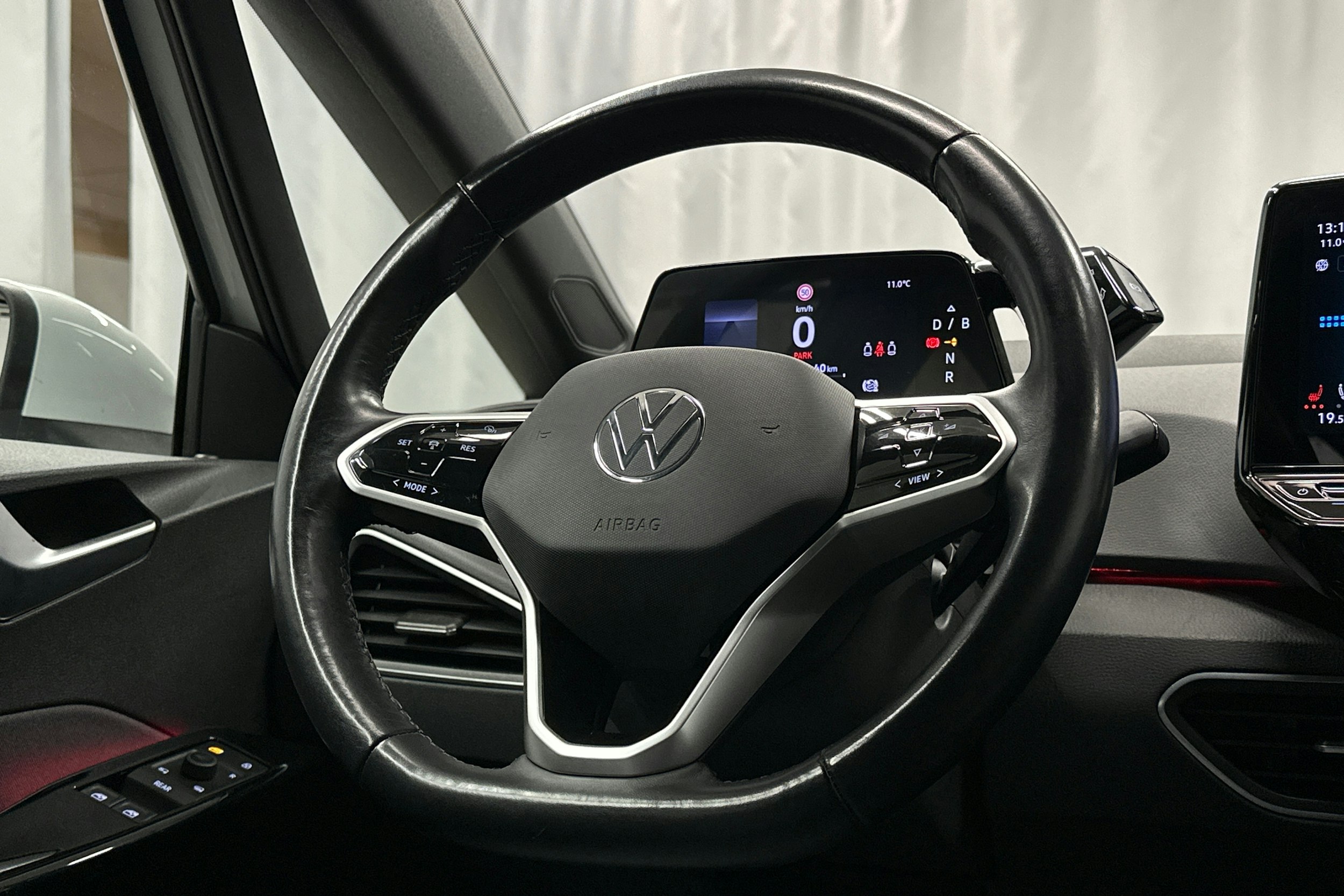 valkoinen Volkswagen ID.3 2022 kuva 13.