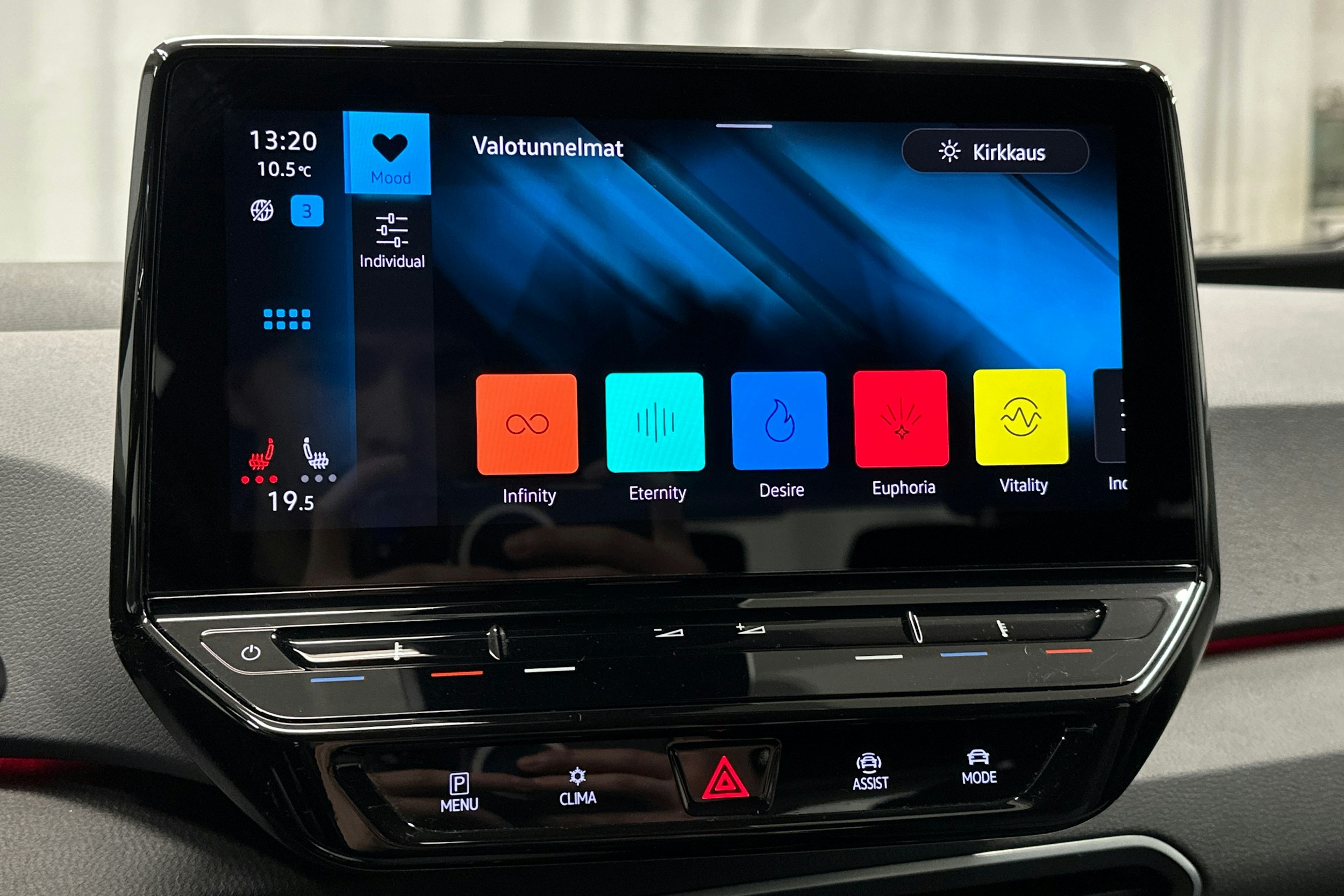 valkoinen Volkswagen ID.3 2022 kuva 19.