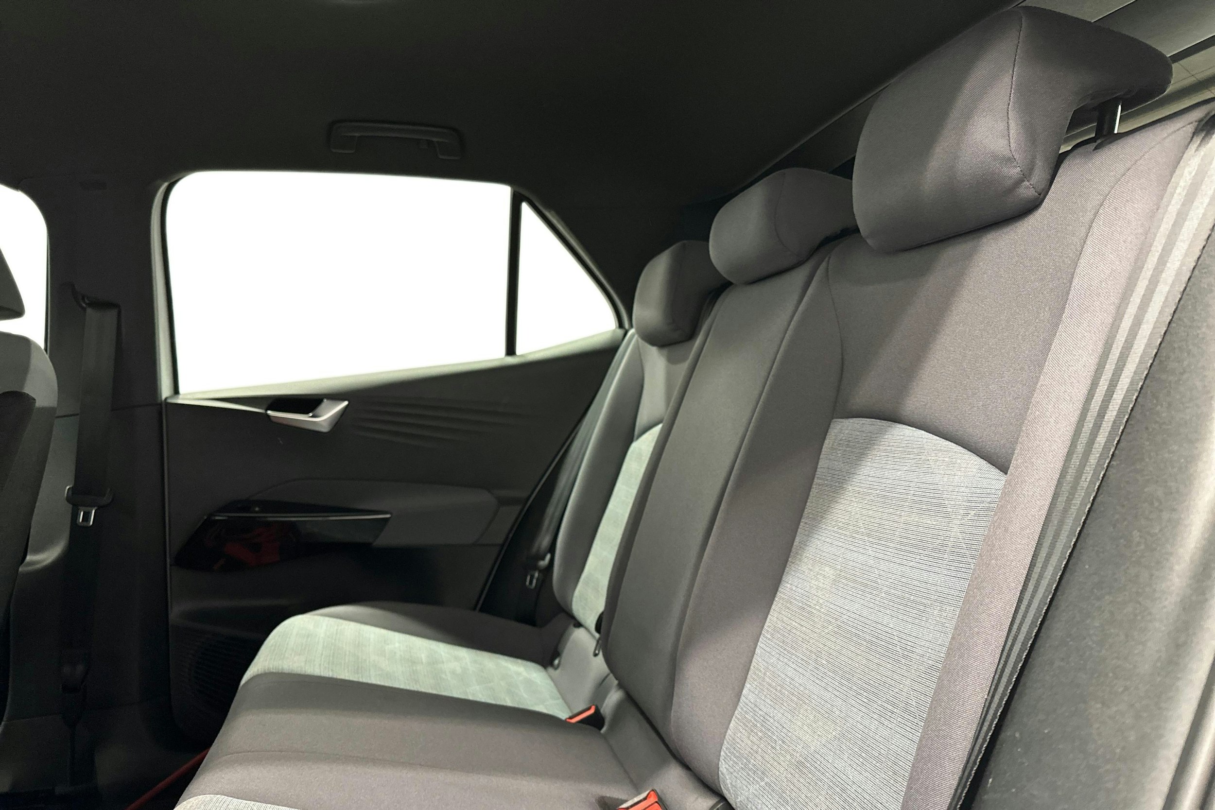 valkoinen Volkswagen ID.3 2022 kuva 10.