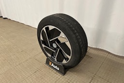 valkoinen Volkswagen ID.3 2022 kuva 13.