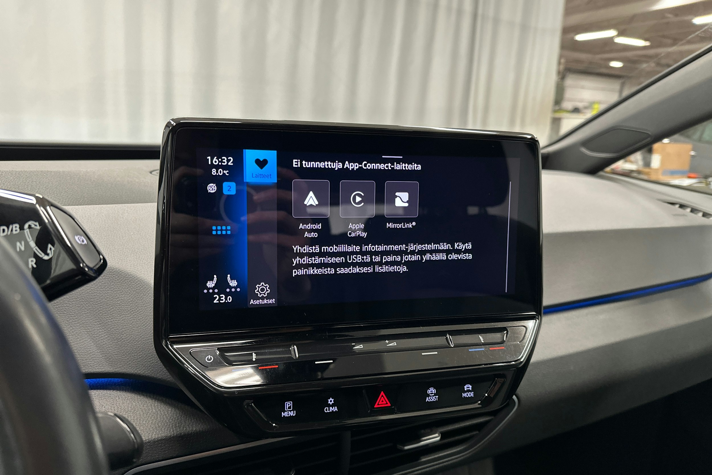 valkoinen Volkswagen ID.3 2022 kuva 18.