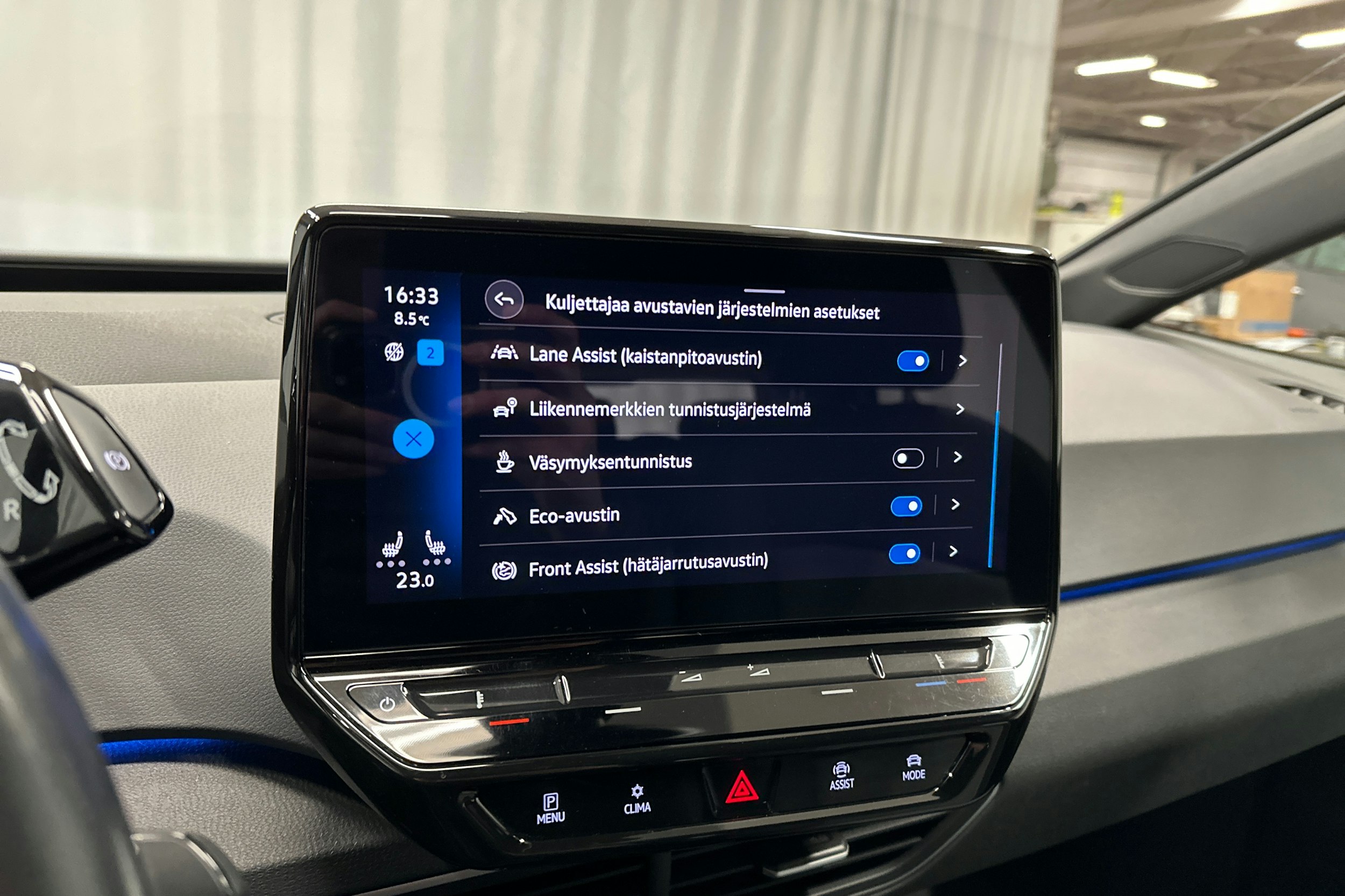 valkoinen Volkswagen ID.3 2022 kuva 20.