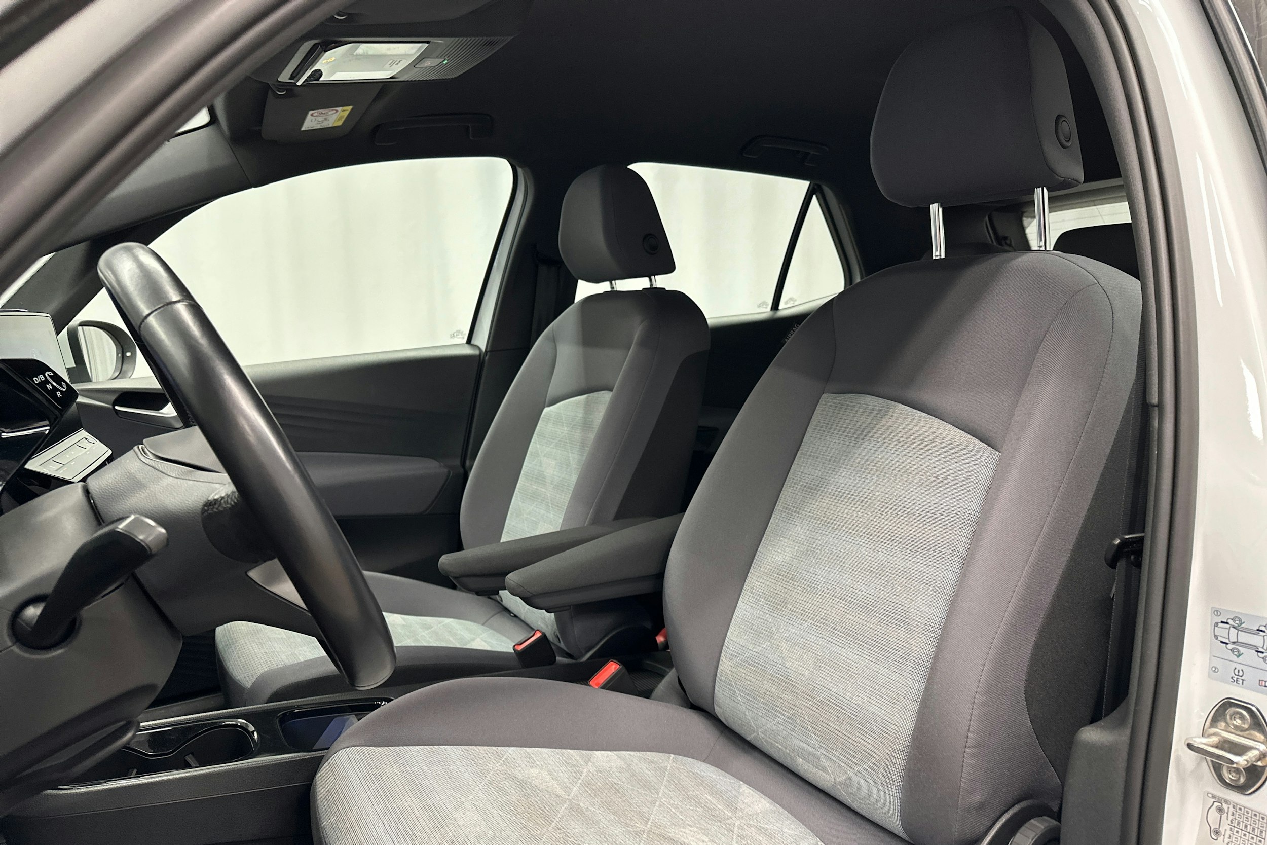 valkoinen Volkswagen ID.3 2022 kuva 23.