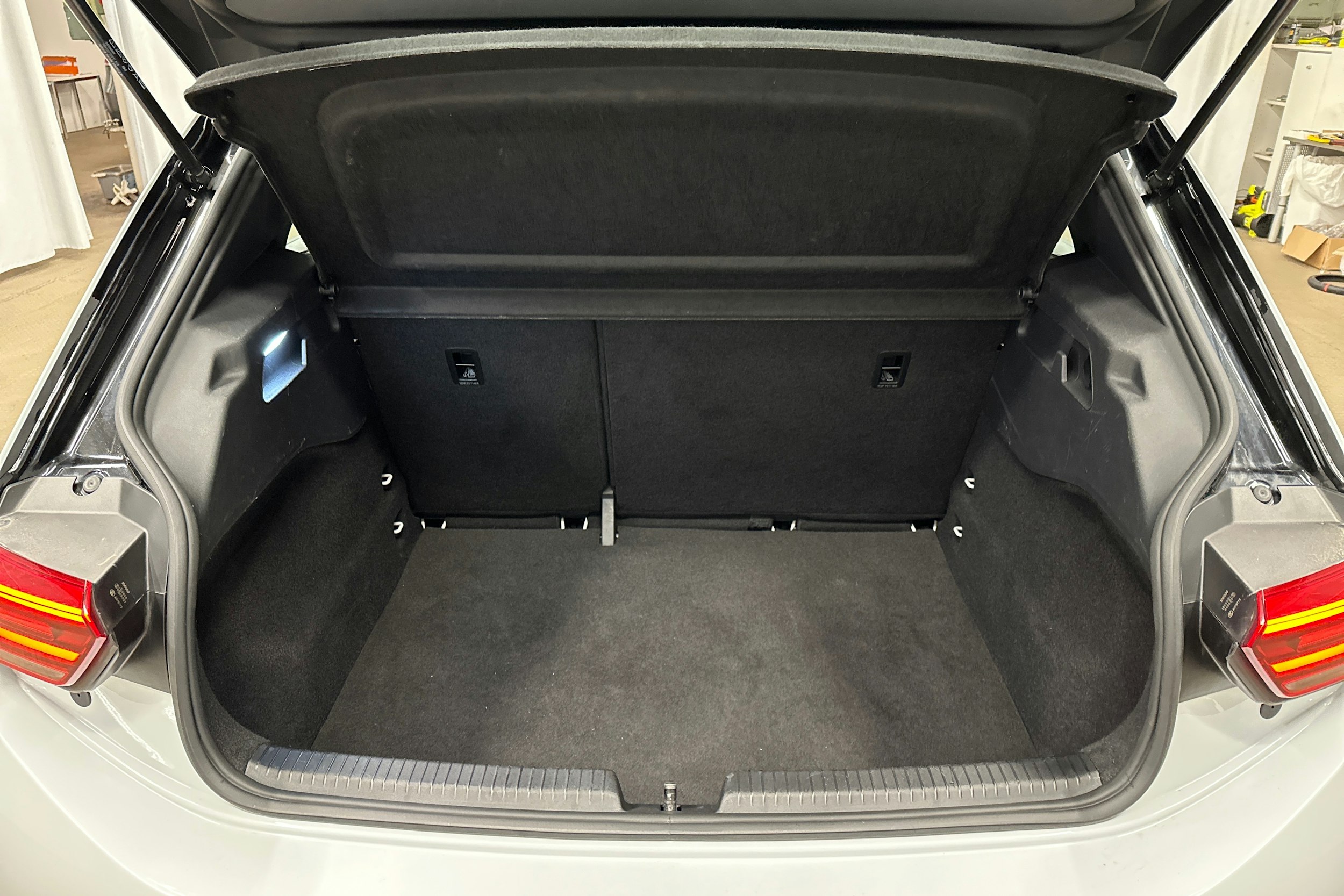 valkoinen Volkswagen ID.3 2022 kuva 24.