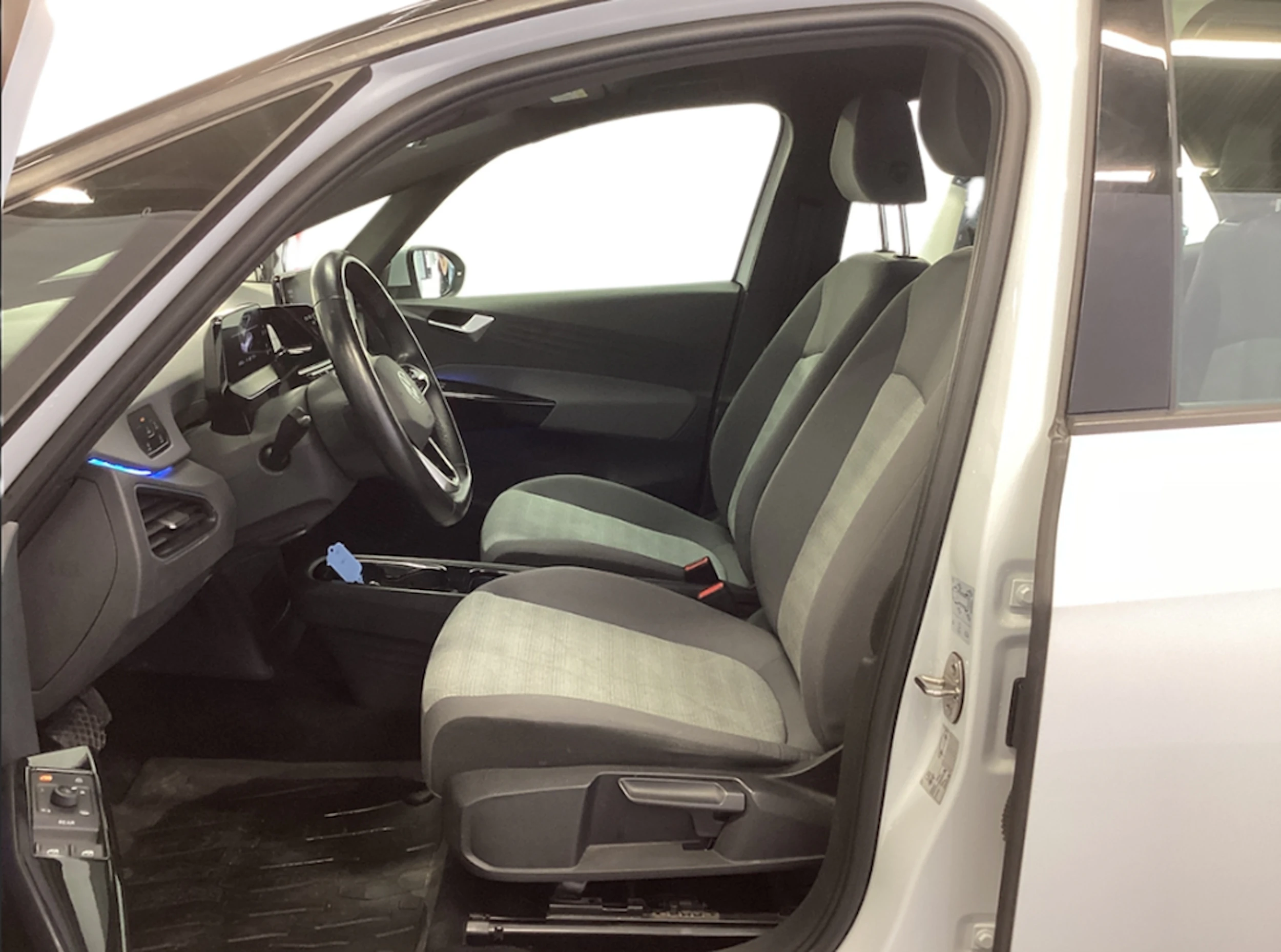 valkoinen Volkswagen ID.3 2022 kuva 4.