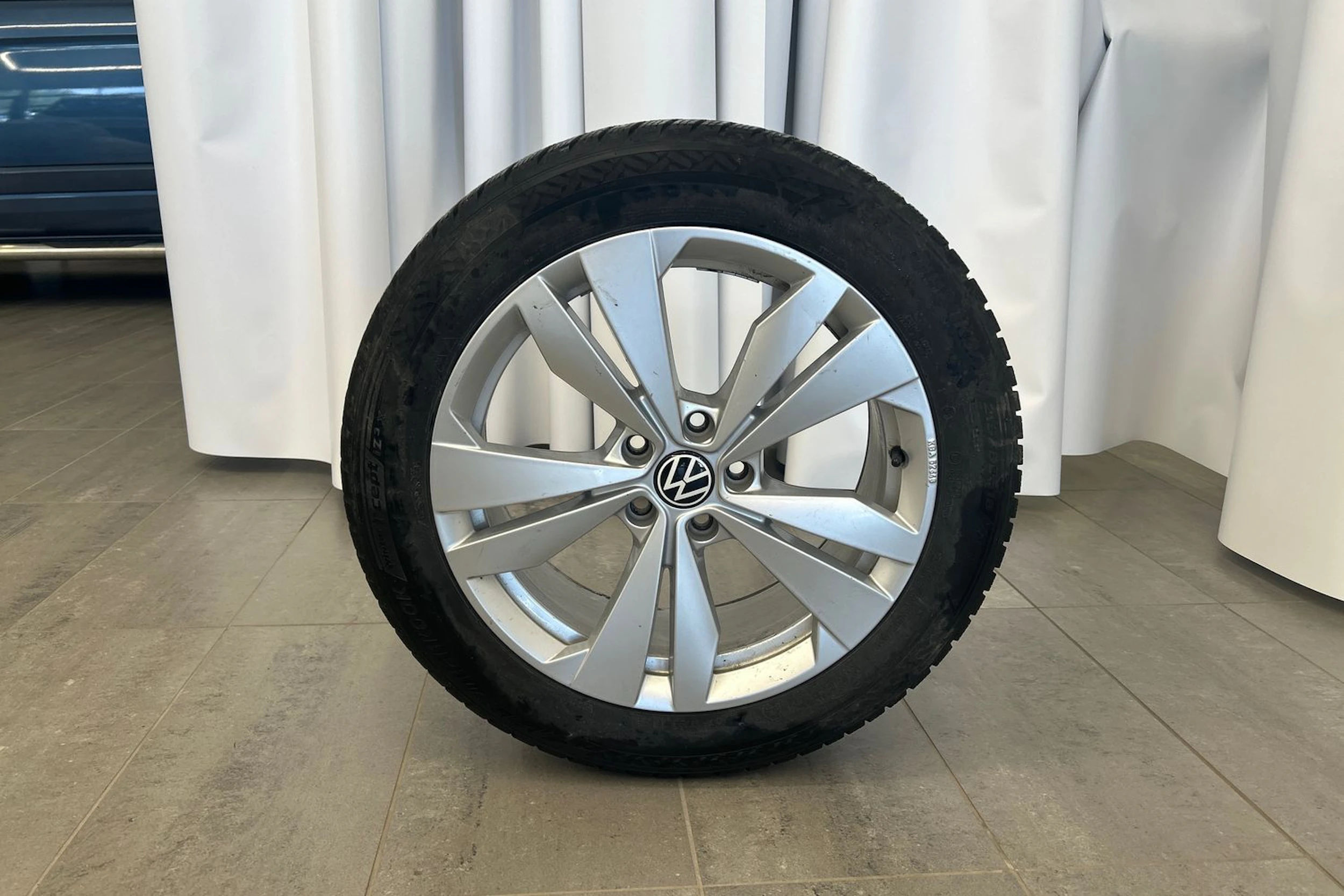 valkoinen Volkswagen ID.3 2022 kuva 10.