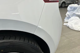 valkoinen Volkswagen ID.3 2022 kuva 24.