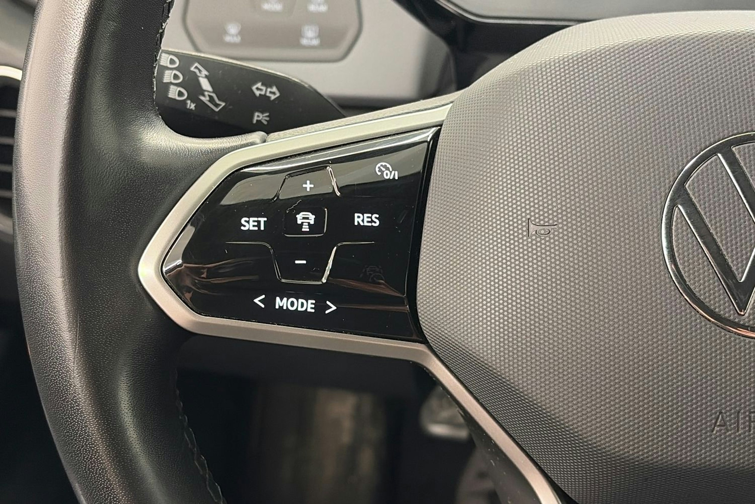 met. harmaa Volkswagen ID.3 2022 kuva 17.