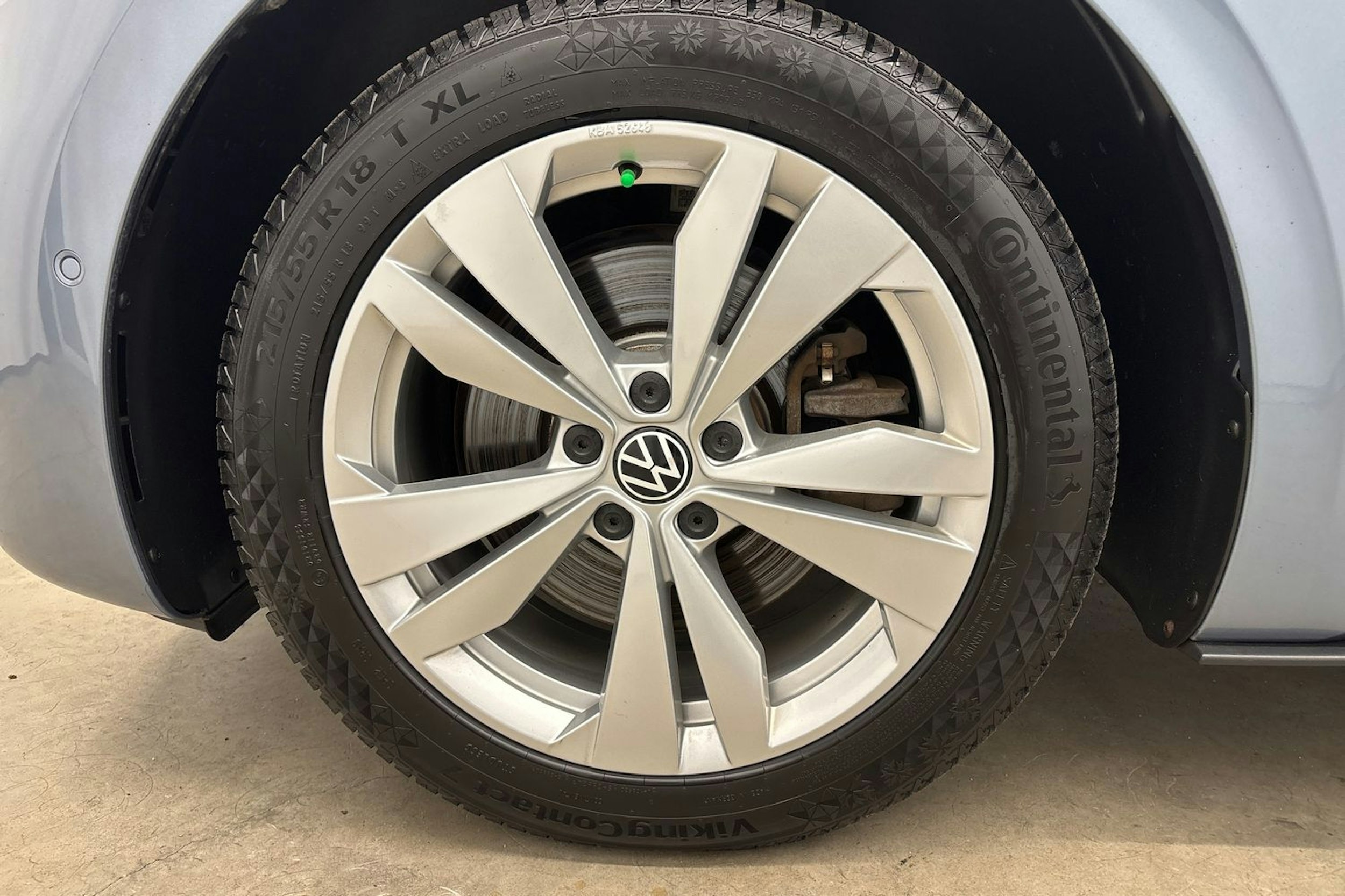 sininen Volkswagen ID.3 2022 kuva 11.
