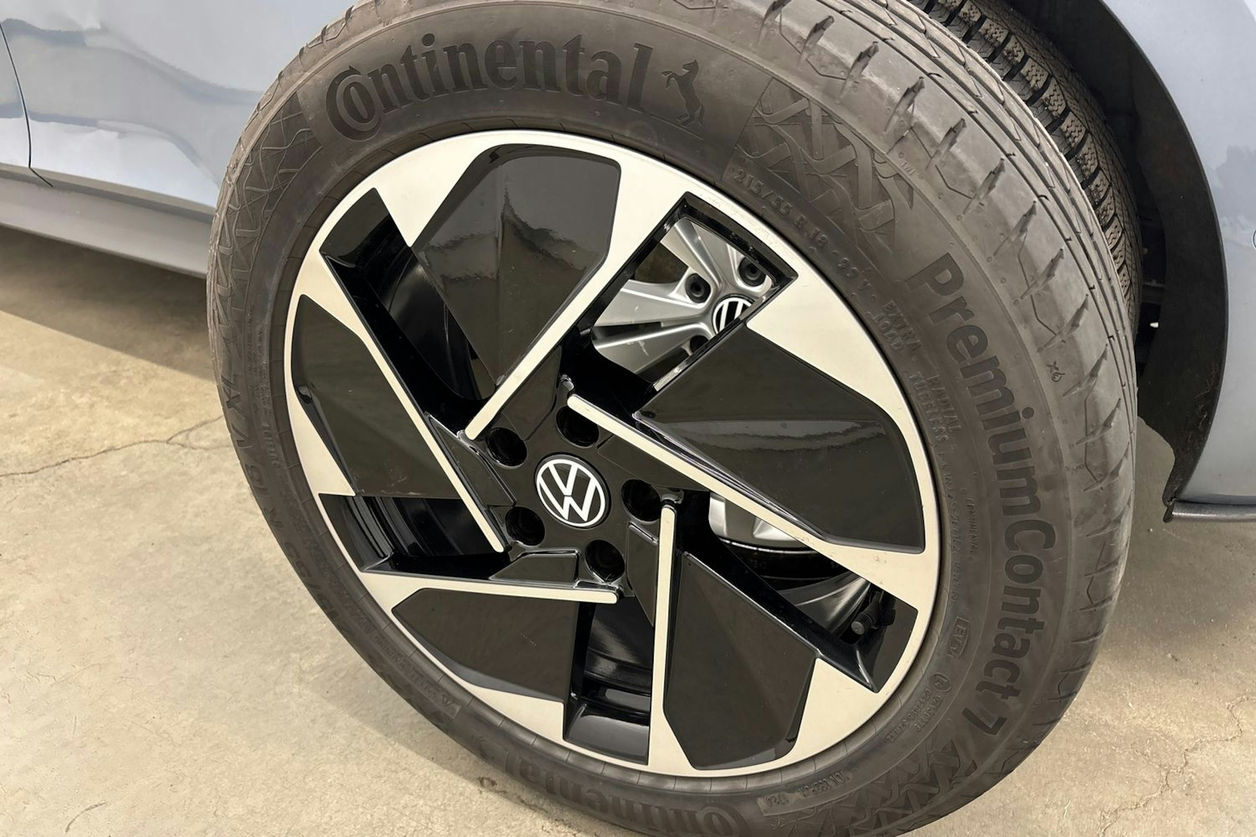 sininen Volkswagen ID.3 2022 kuva 14.