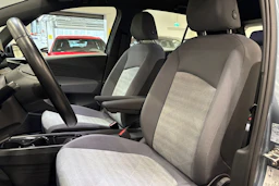 sininen Volkswagen ID.3 2022 kuva 11.