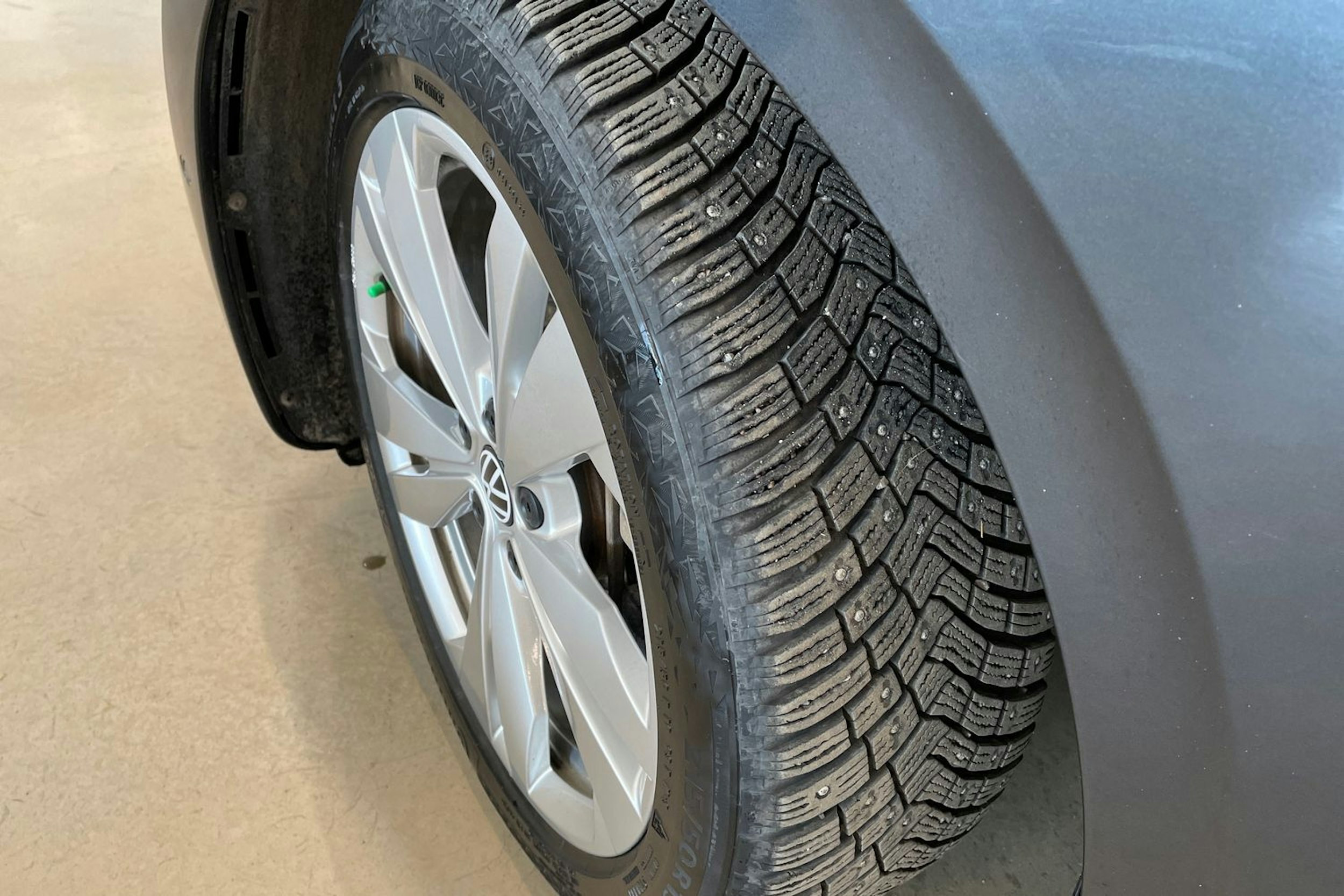 harmaa Volkswagen ID.3 2022 kuva 10.