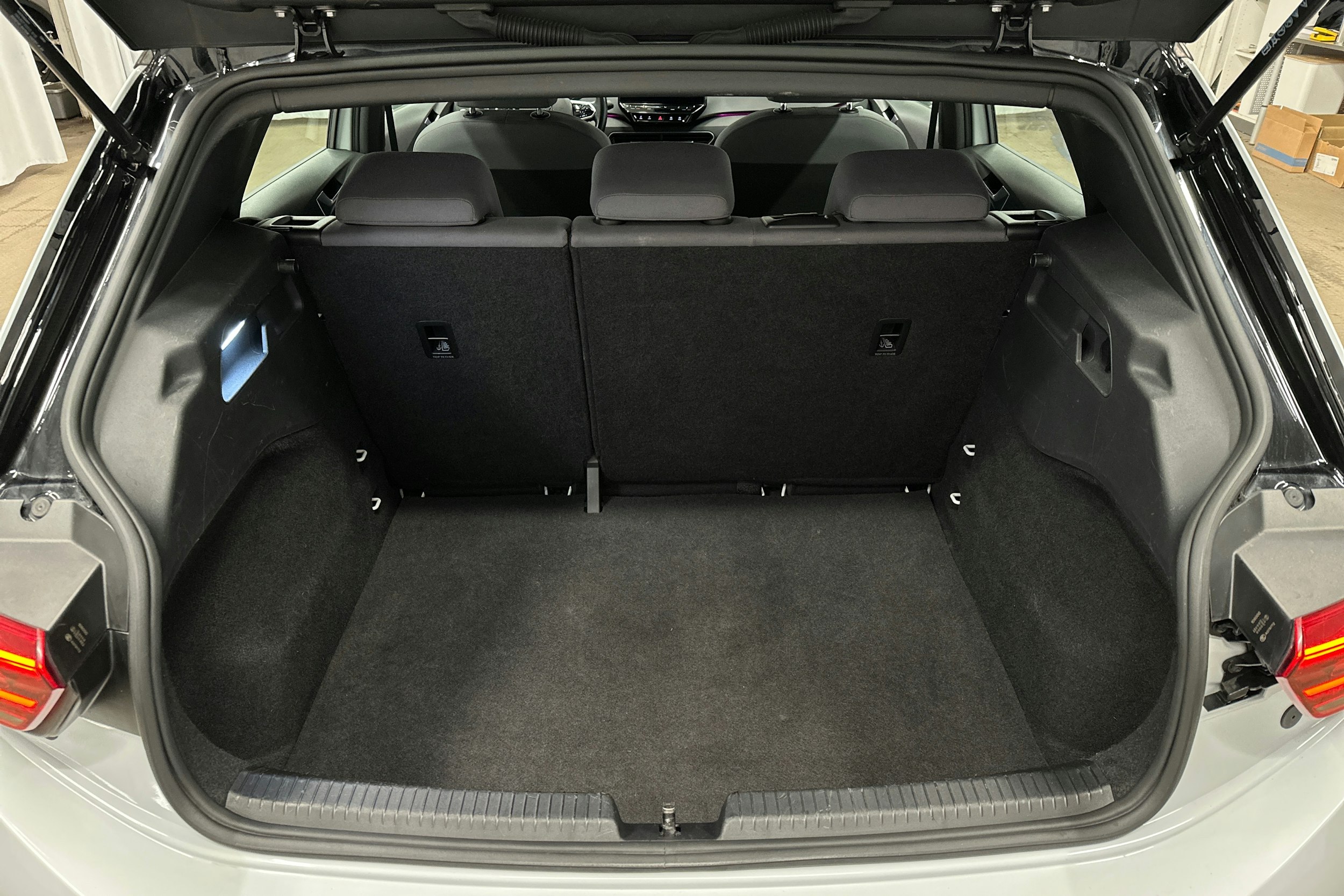 valkoinen Volkswagen ID.3 2022 kuva 14.