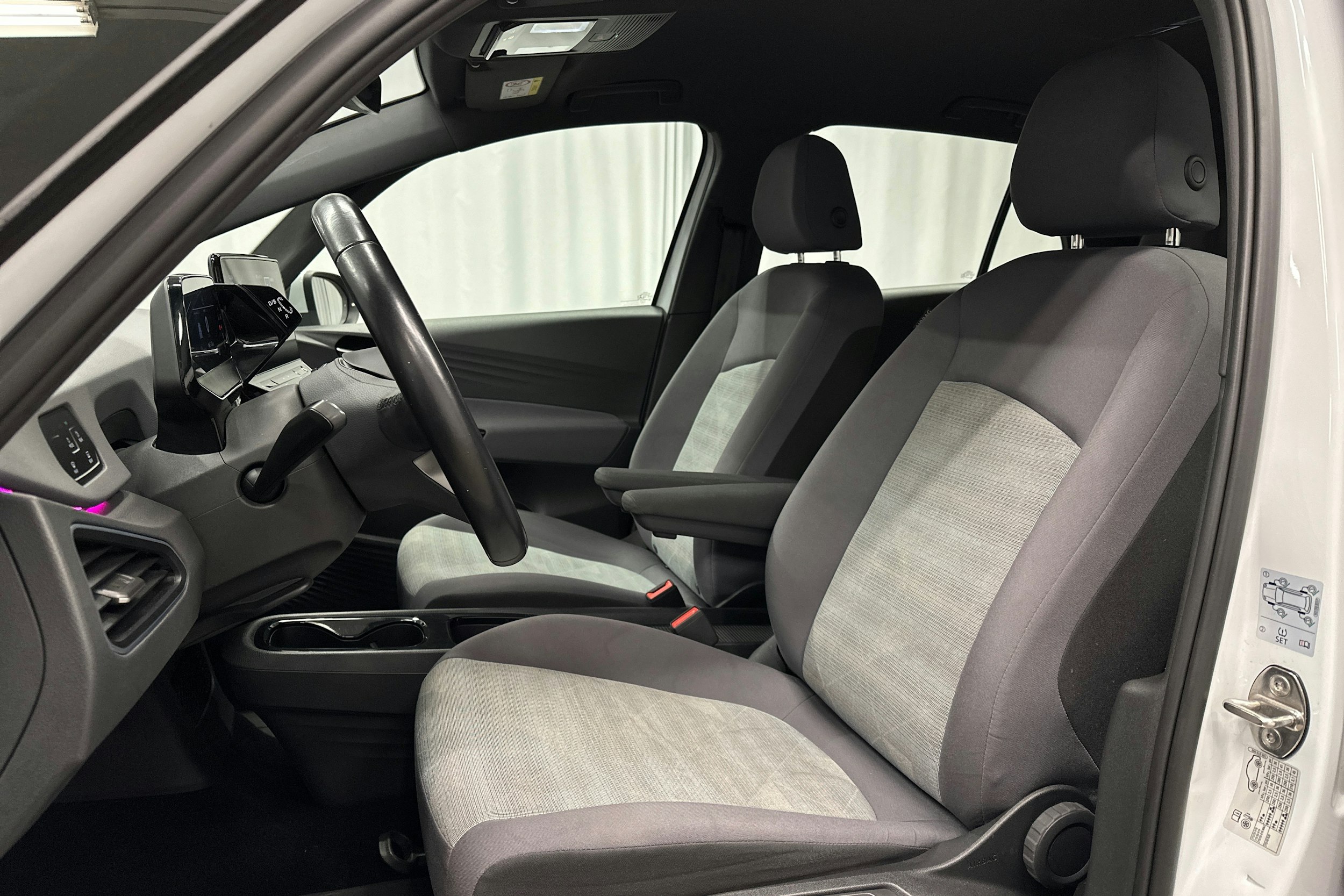 valkoinen Volkswagen ID.3 2022 kuva 15.
