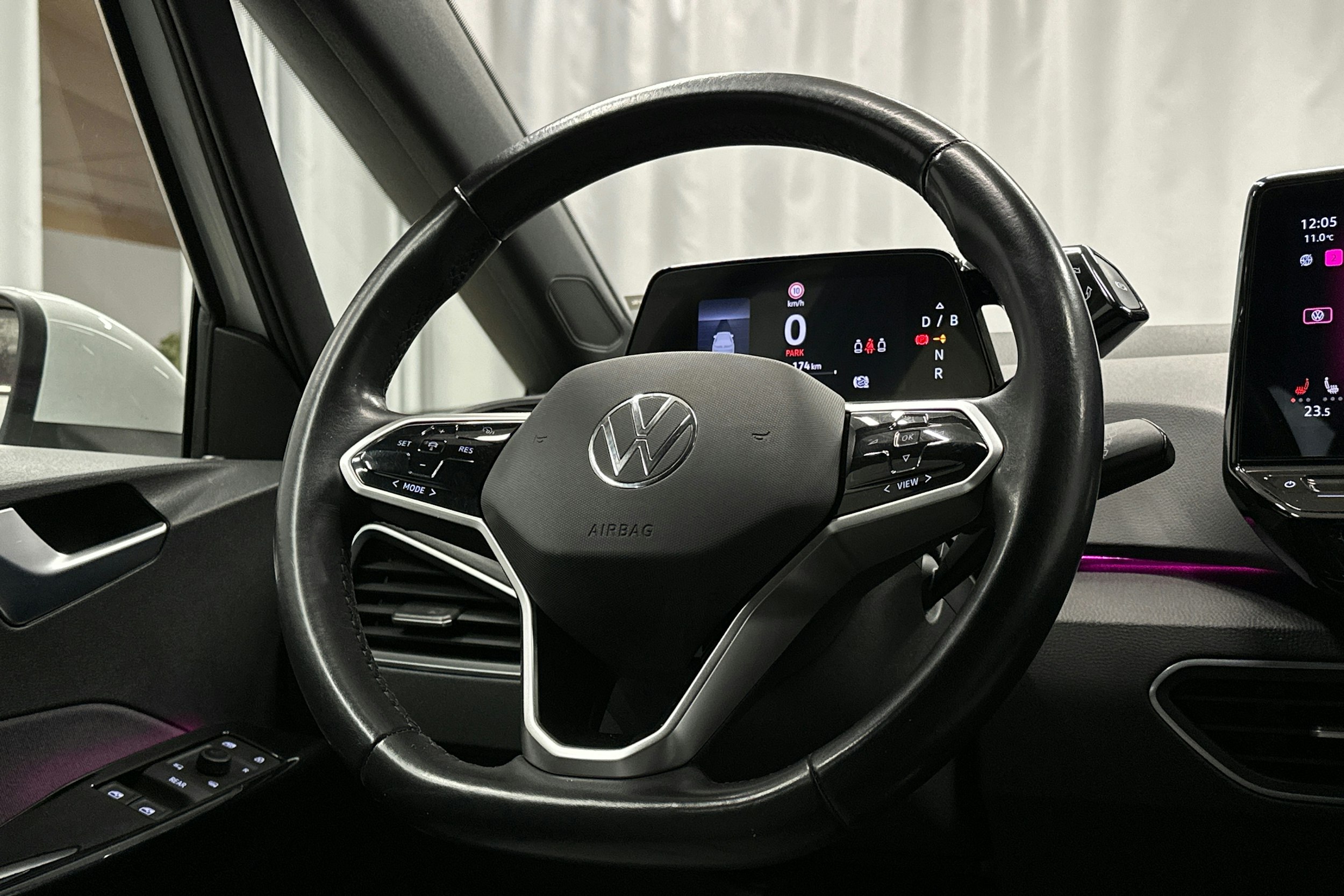 valkoinen Volkswagen ID.3 2022 kuva 16.