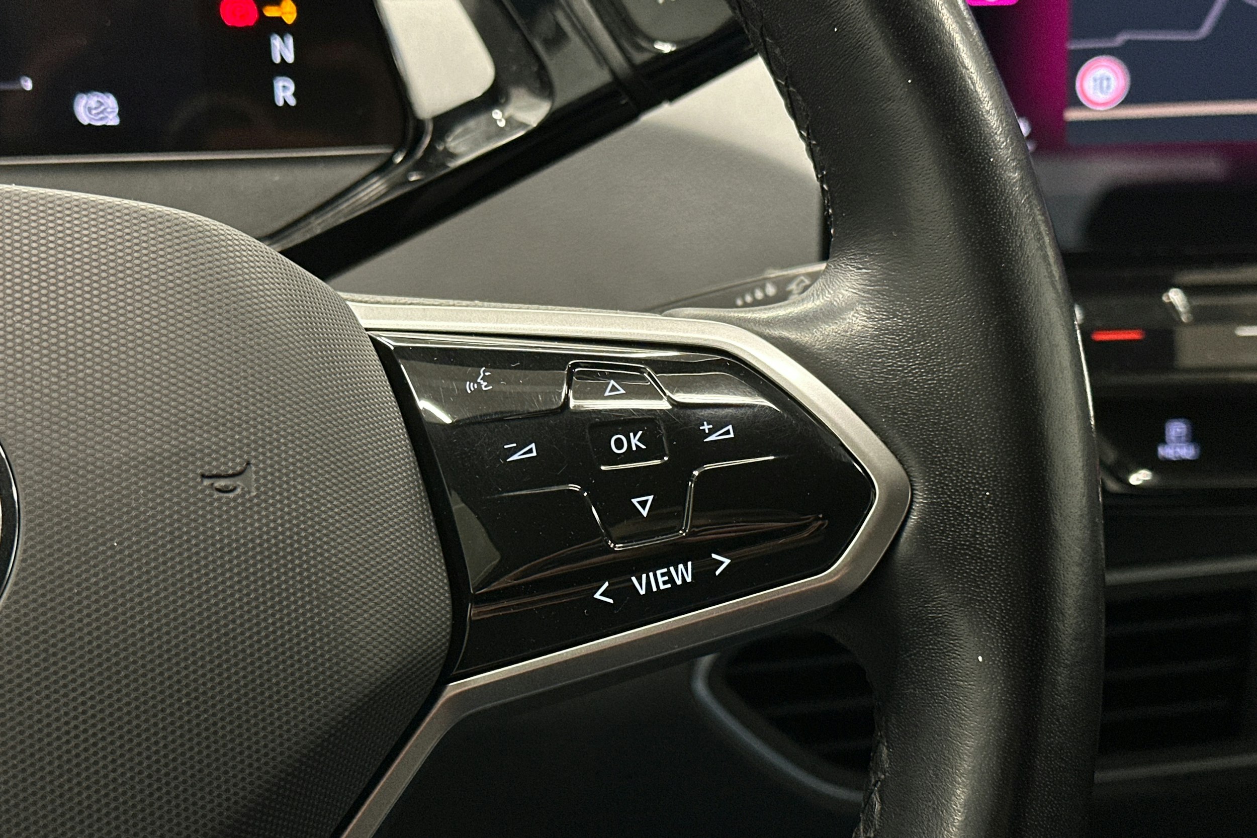 valkoinen Volkswagen ID.3 2022 kuva 18.