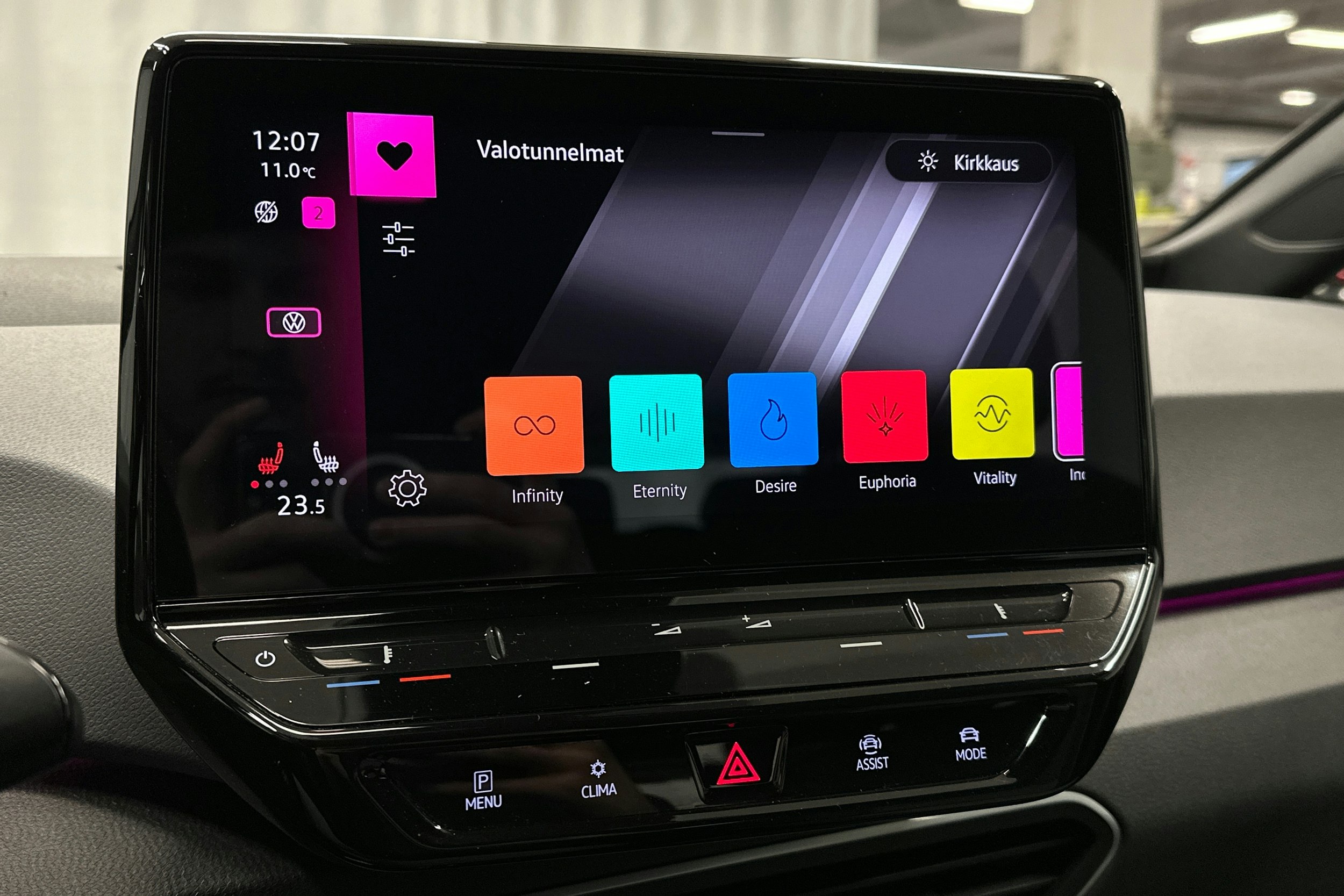 valkoinen Volkswagen ID.3 2022 kuva 20.