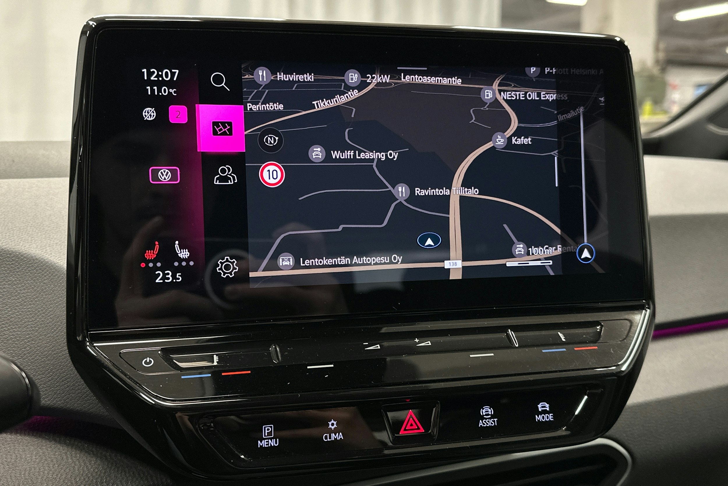 valkoinen Volkswagen ID.3 2022 kuva 22.