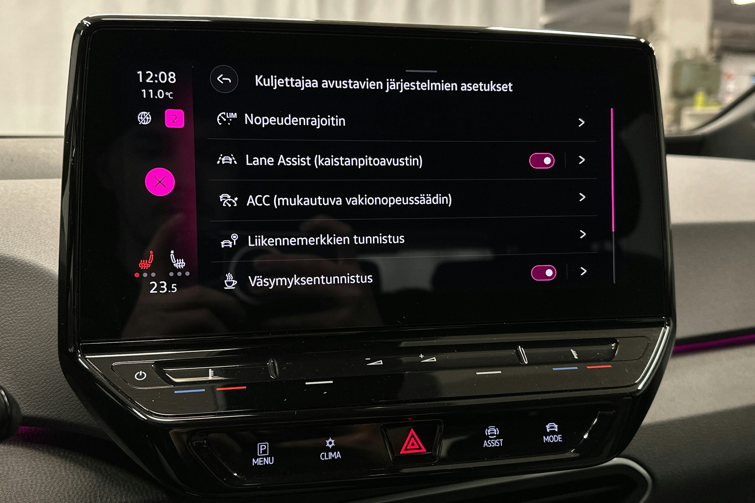 valkoinen Volkswagen ID.3 2022 kuva 24.