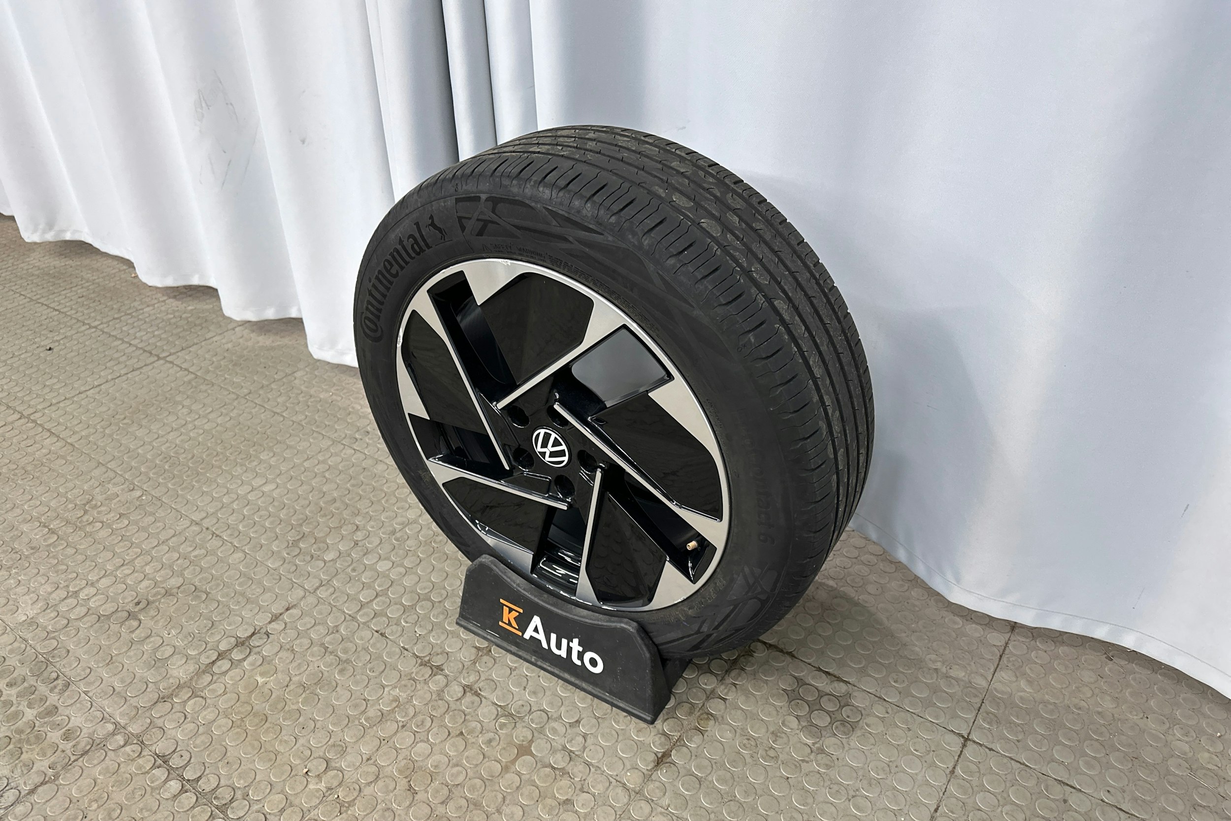 valkoinen Volkswagen ID.3 2022 kuva 13.