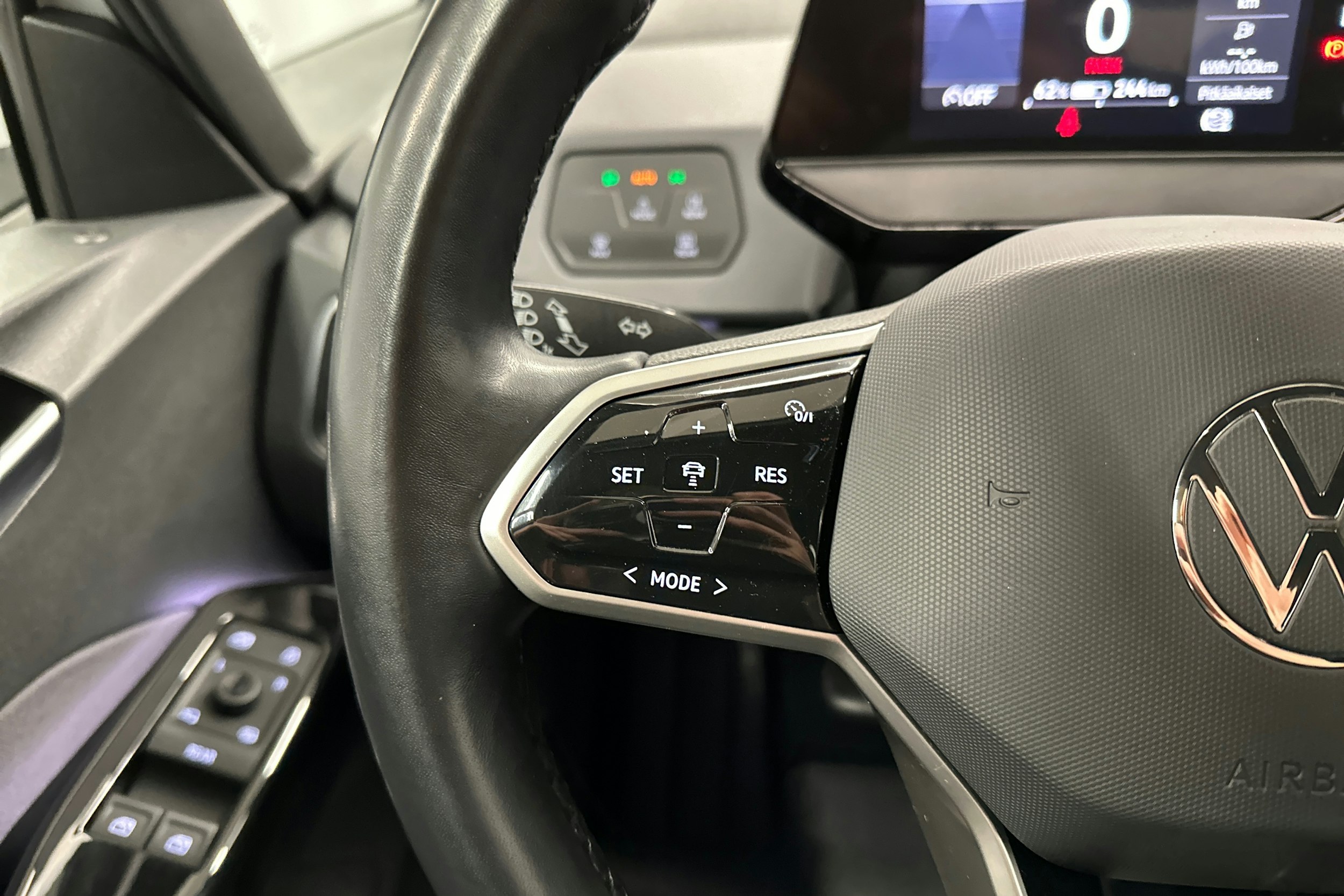 valkoinen Volkswagen ID.3 2022 kuva 14.