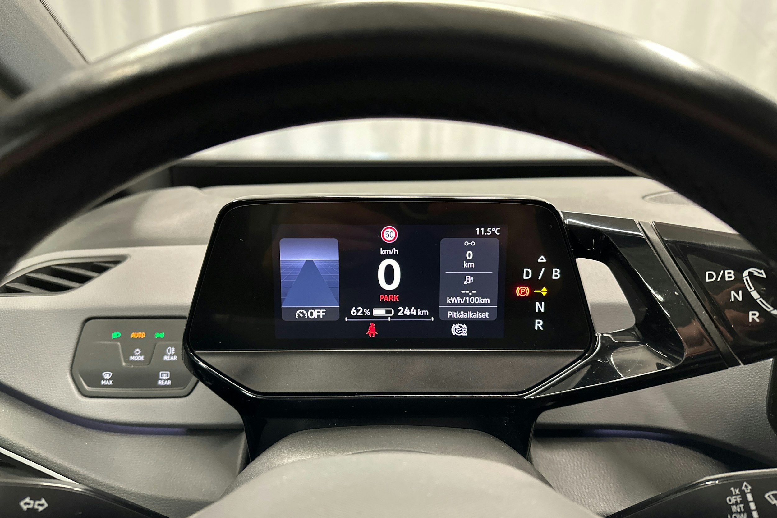 valkoinen Volkswagen ID.3 2022 kuva 16.