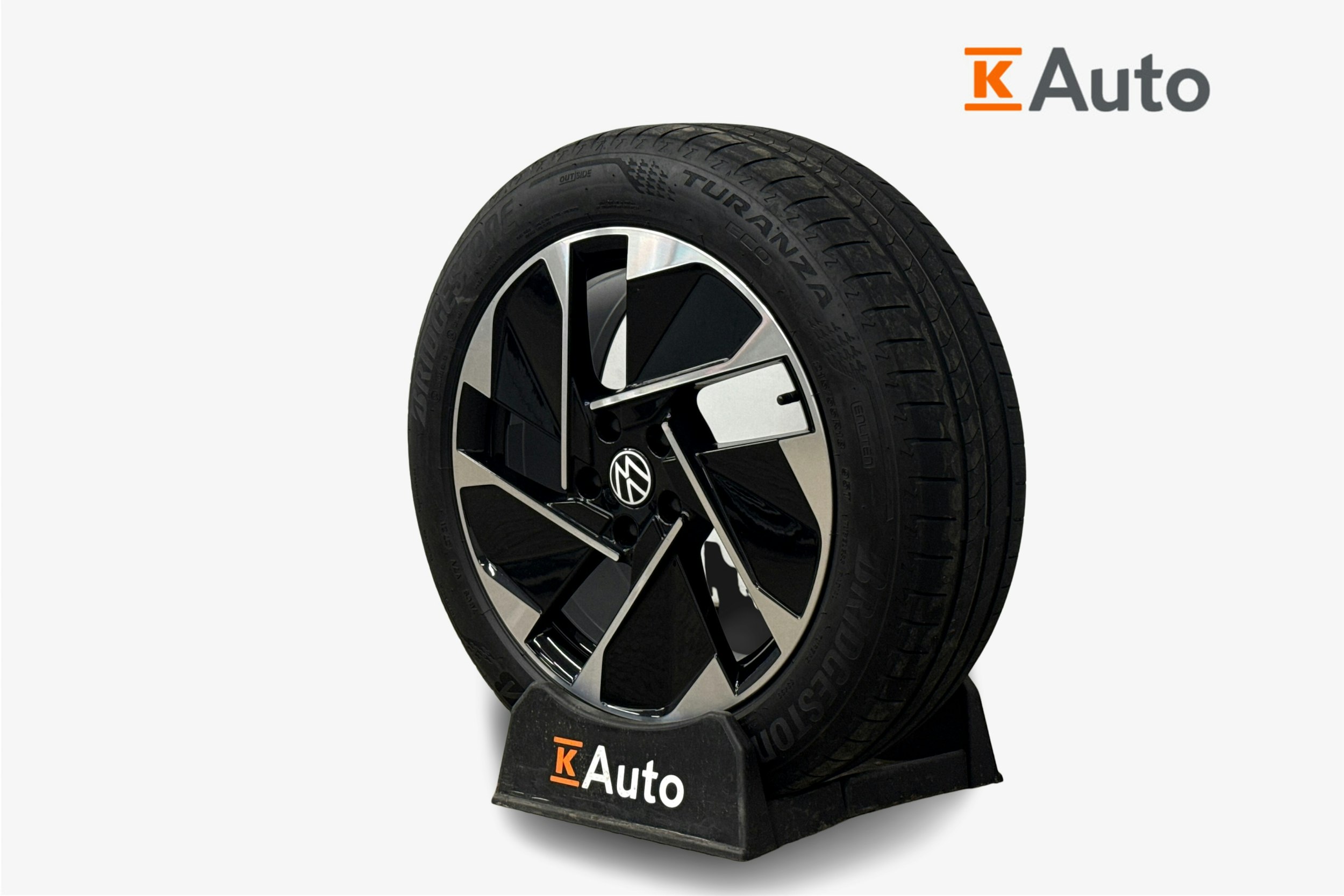 valkoinen Volkswagen ID.3 2022 kuva 11.