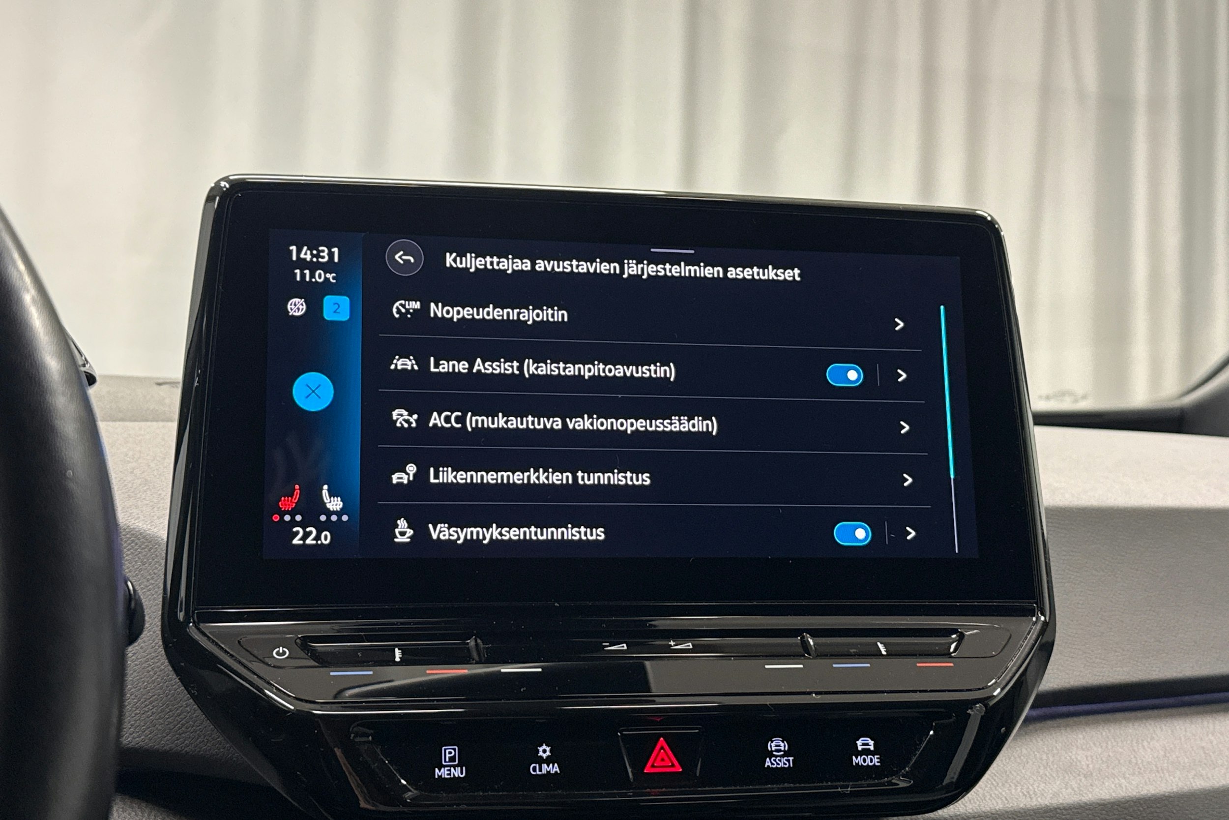 valkoinen Volkswagen ID.3 2022 kuva 18.