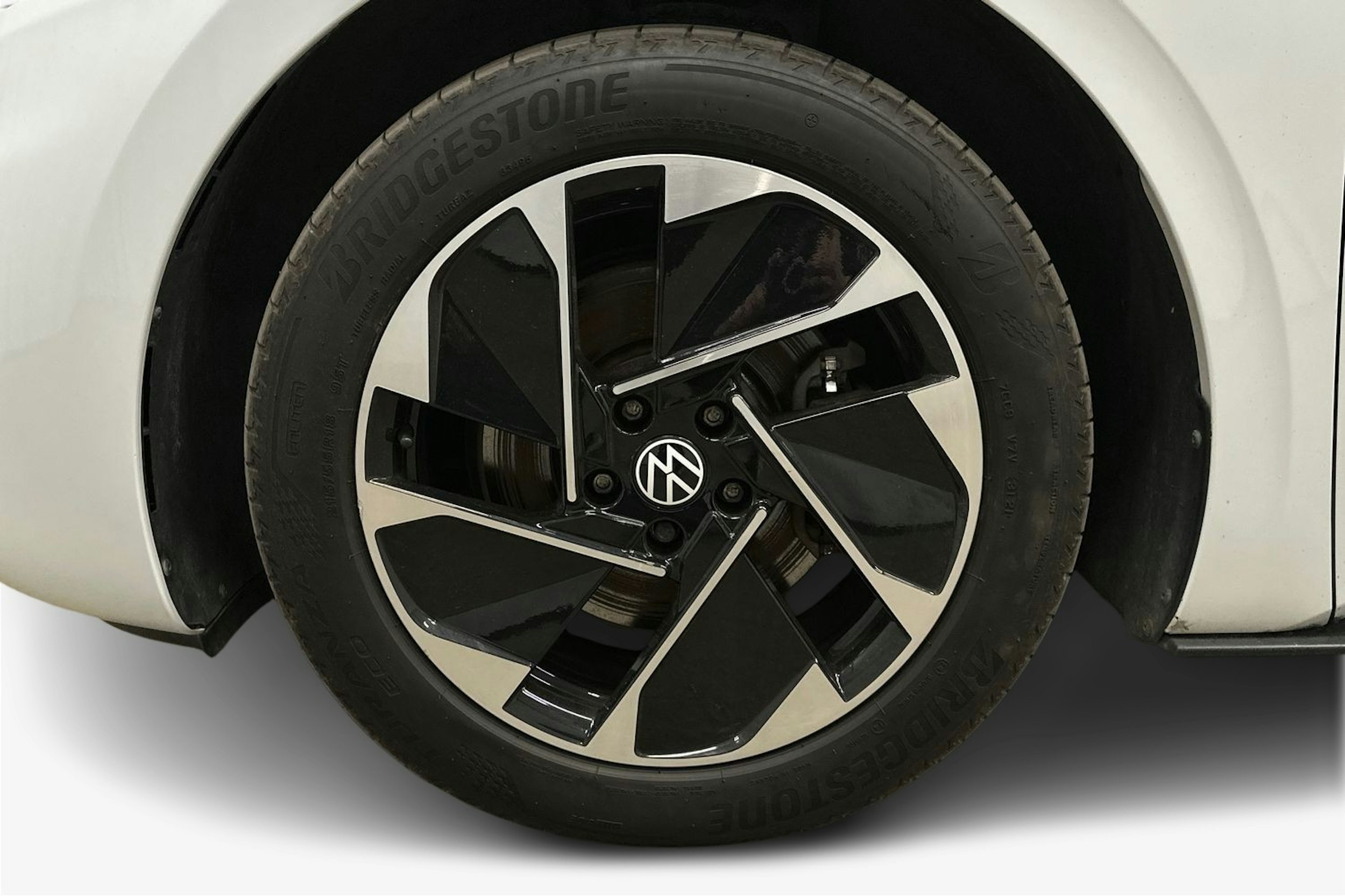 valkoinen Volkswagen ID.3 2022 kuva 11.
