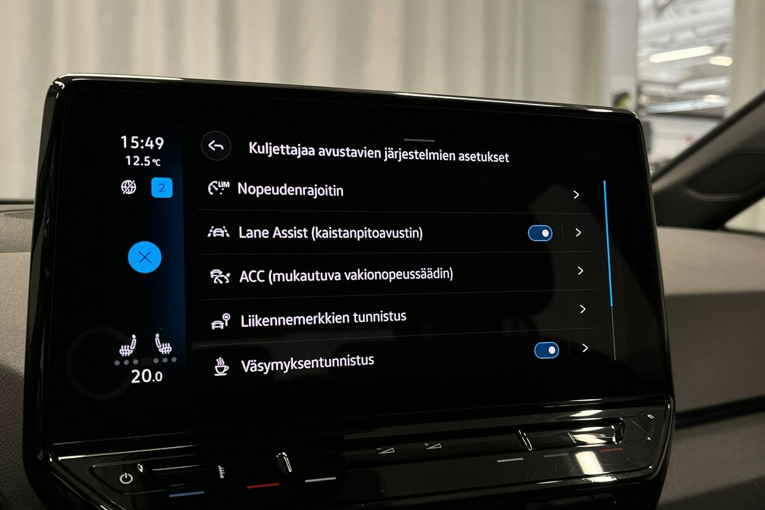 valkoinen Volkswagen ID.3 2022 kuva 23.
