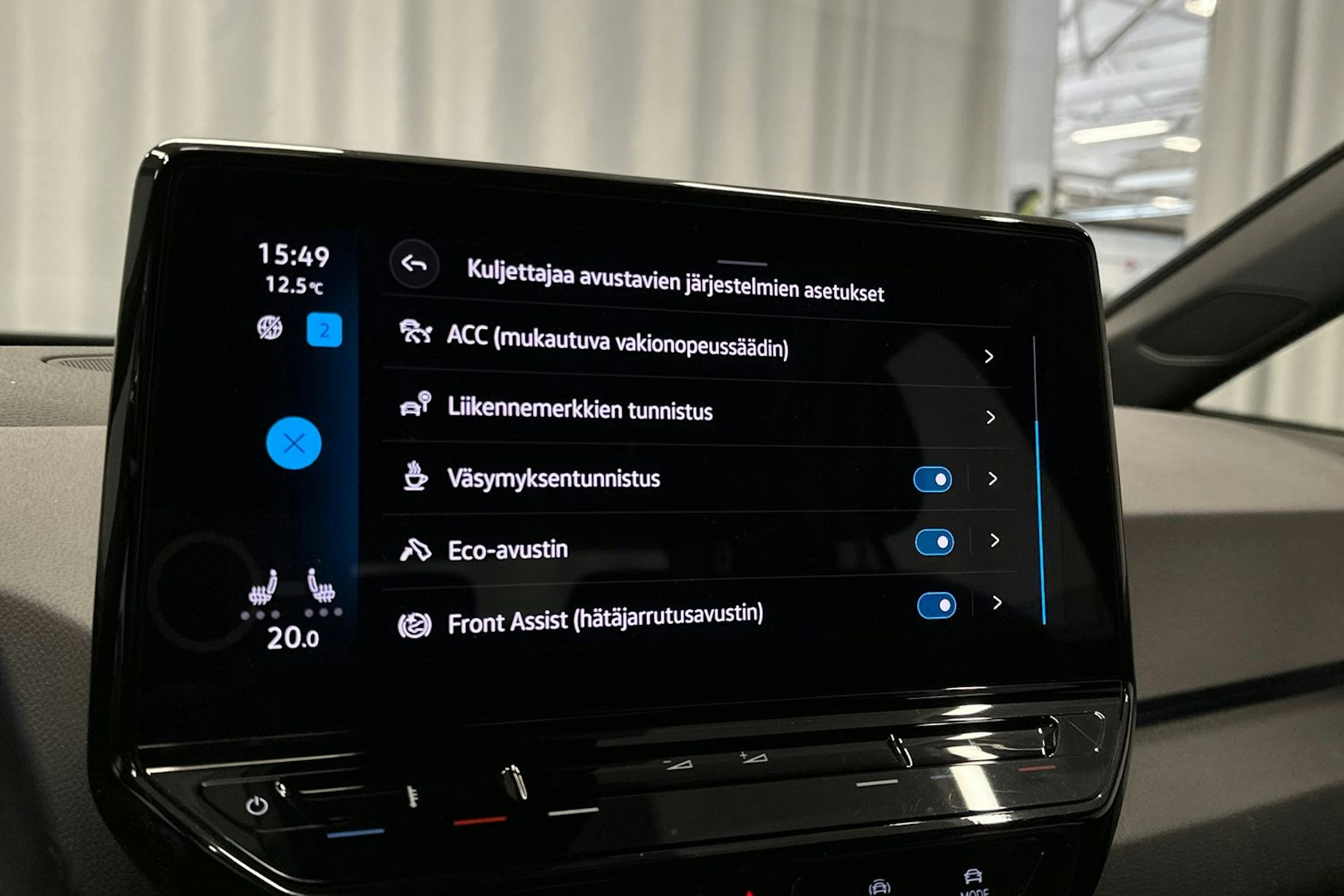 valkoinen Volkswagen ID.3 2022 kuva 24.