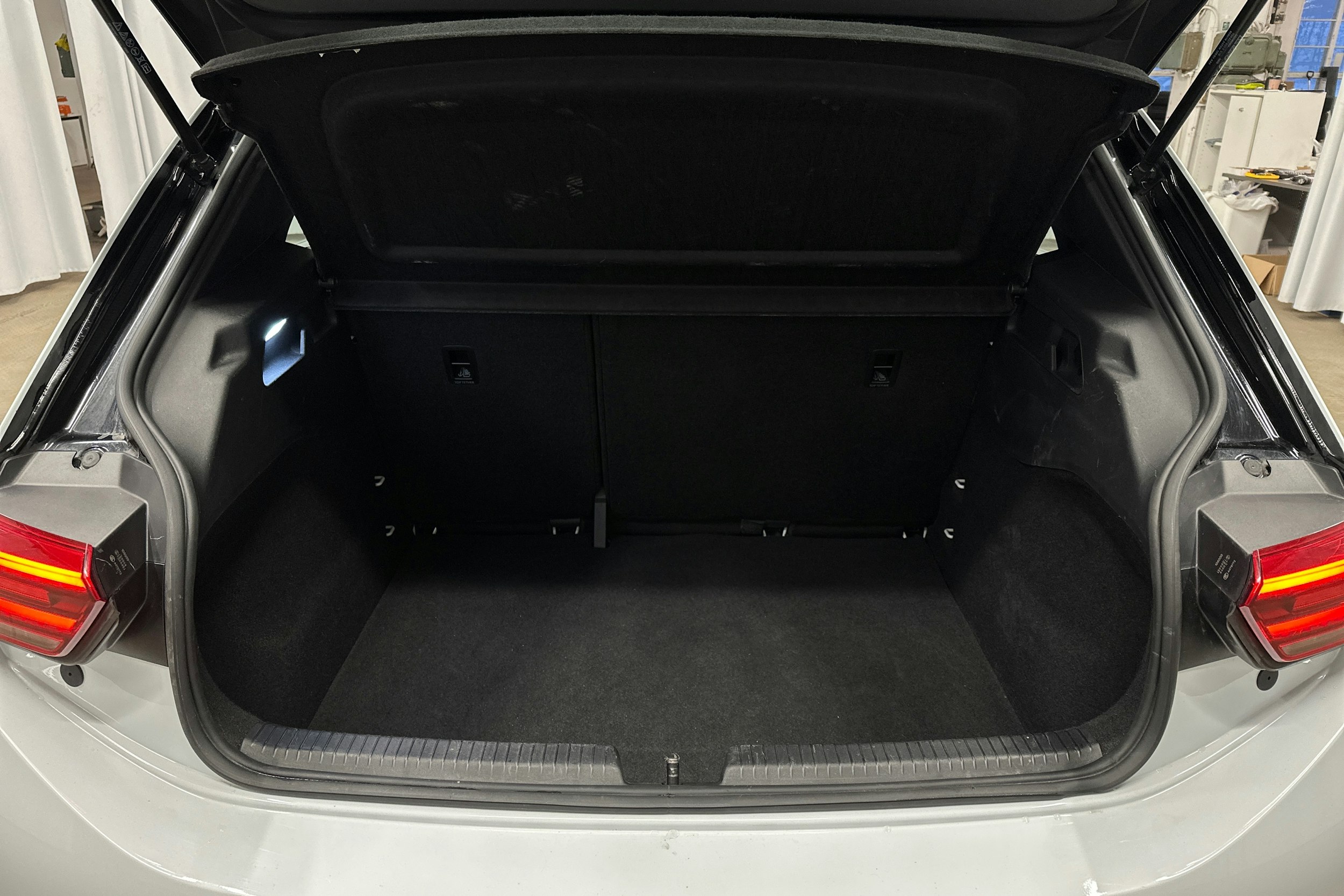 valkoinen Volkswagen ID.3 2022 kuva 14.