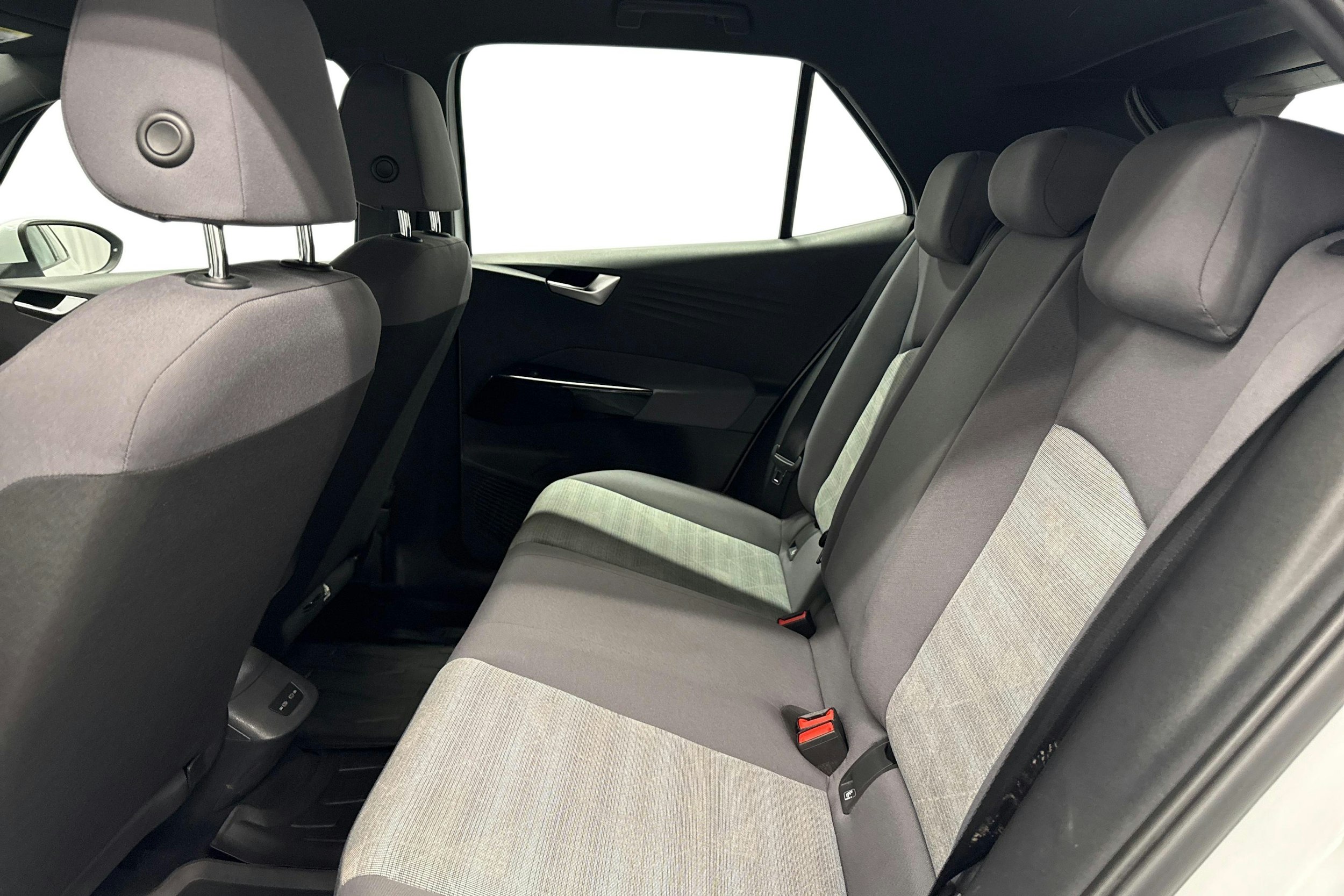 valkoinen Volkswagen ID.3 2022 kuva 10.