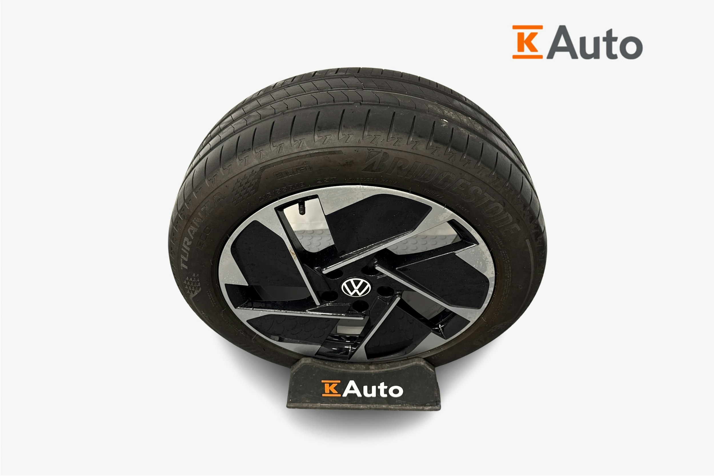 valkoinen Volkswagen ID.3 2022 kuva 11.