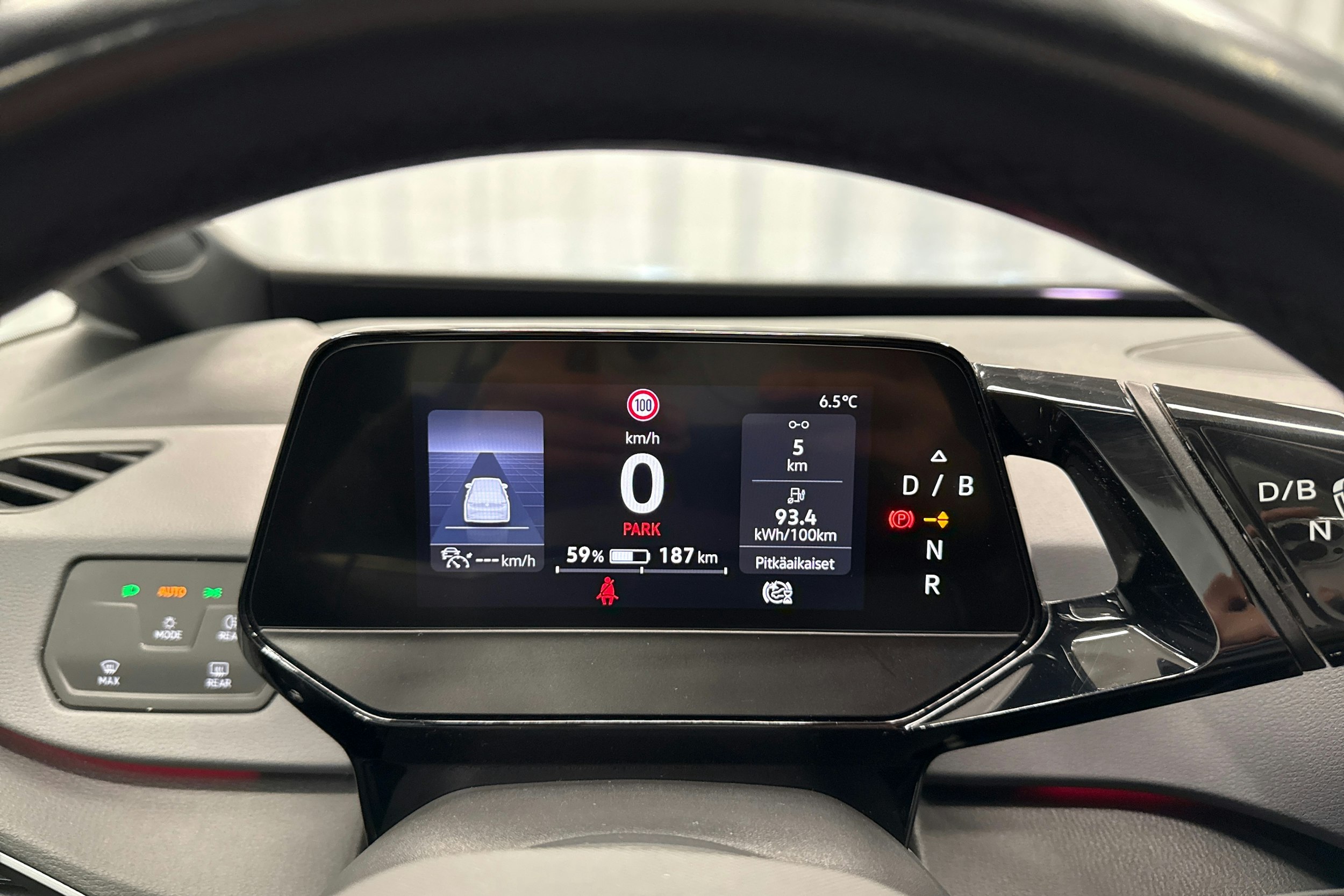 valkoinen Volkswagen ID.3 2022 kuva 16.