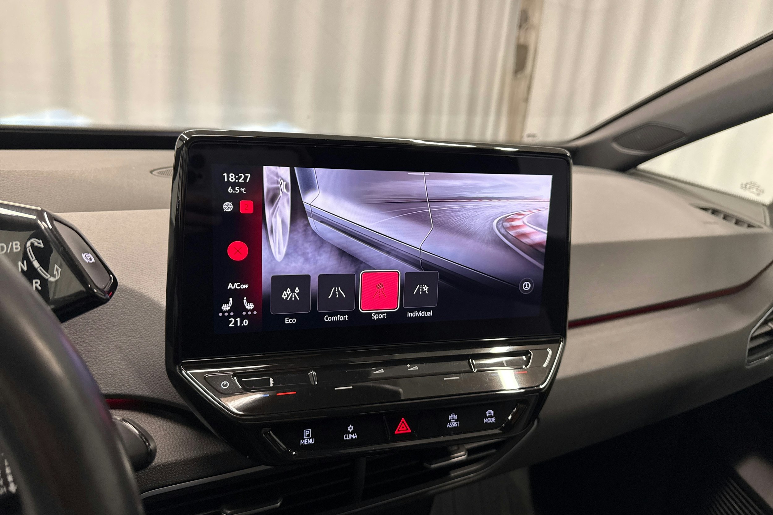 valkoinen Volkswagen ID.3 2022 kuva 19.