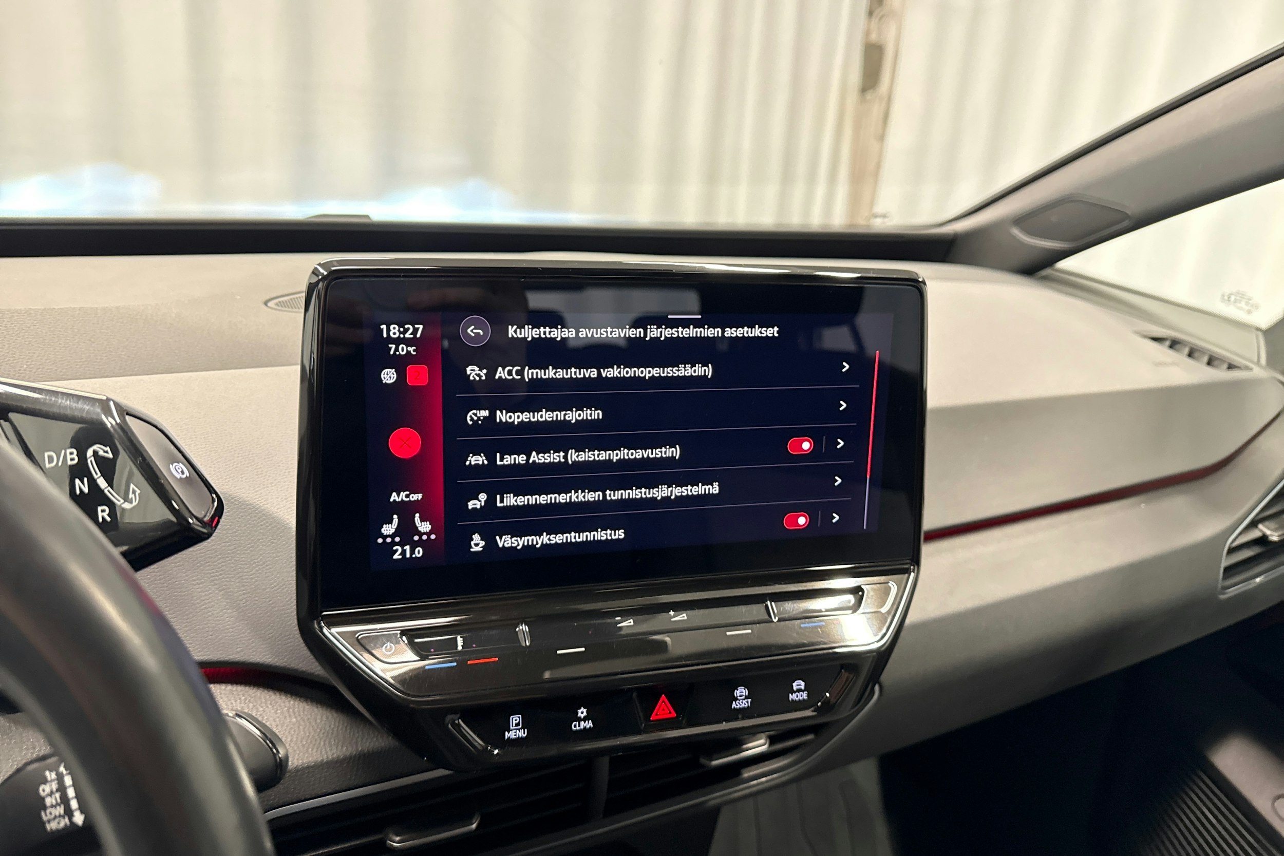 valkoinen Volkswagen ID.3 2022 kuva 20.