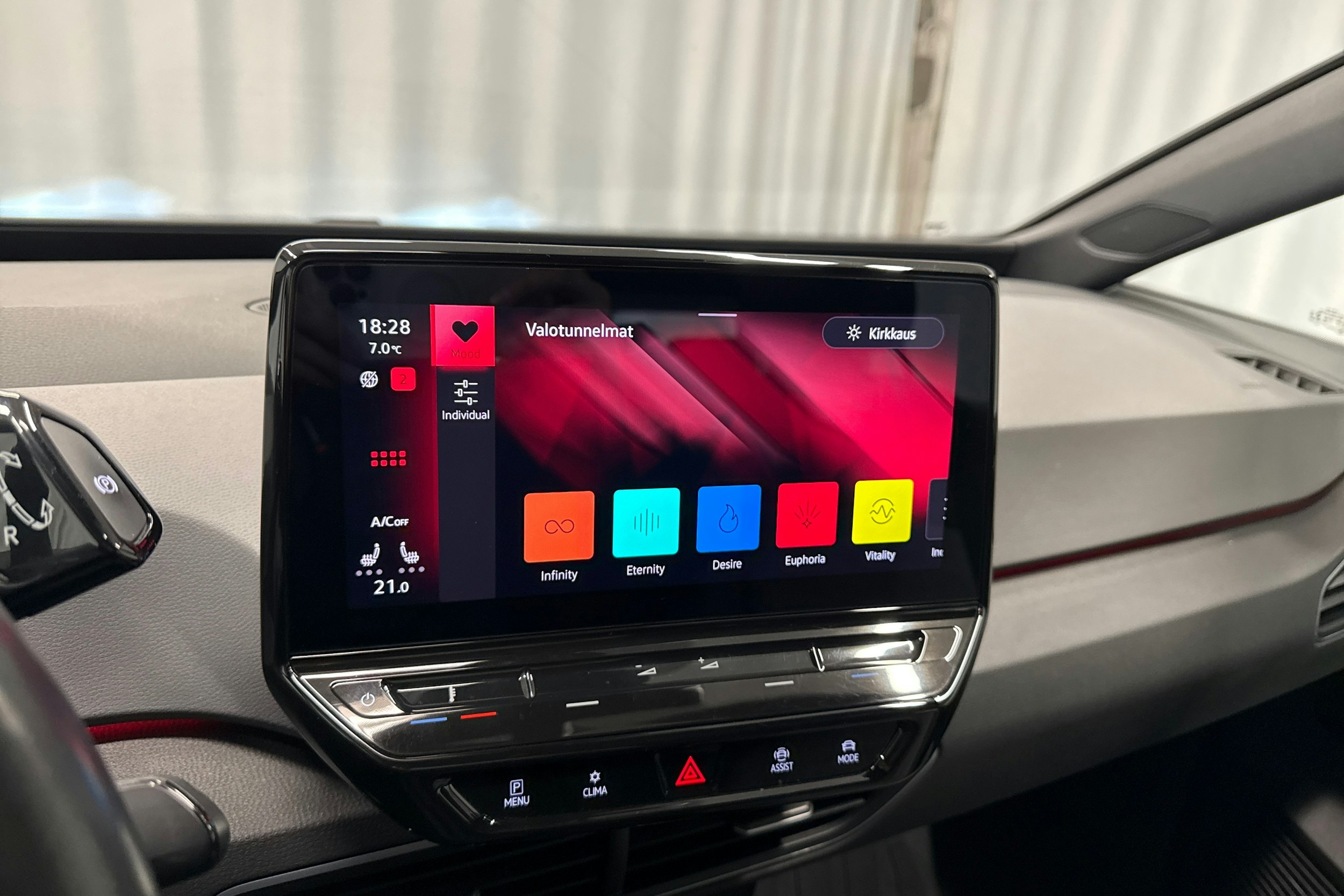 valkoinen Volkswagen ID.3 2022 kuva 23.