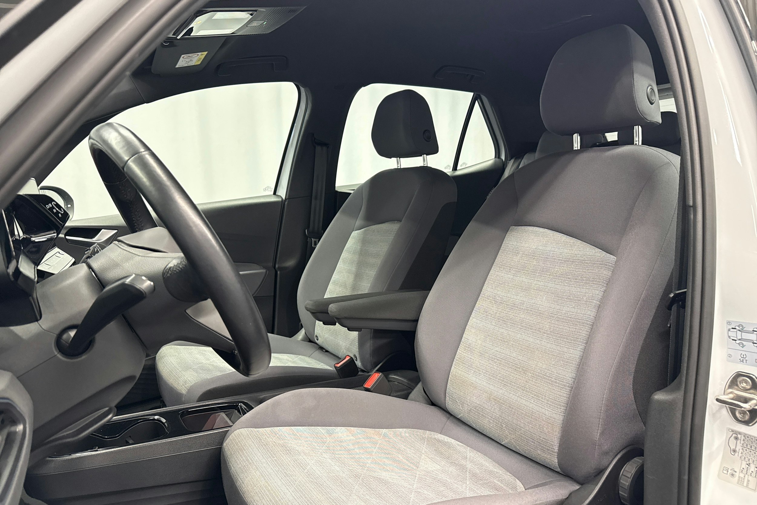 valkoinen Volkswagen ID.3 2022 kuva 26.