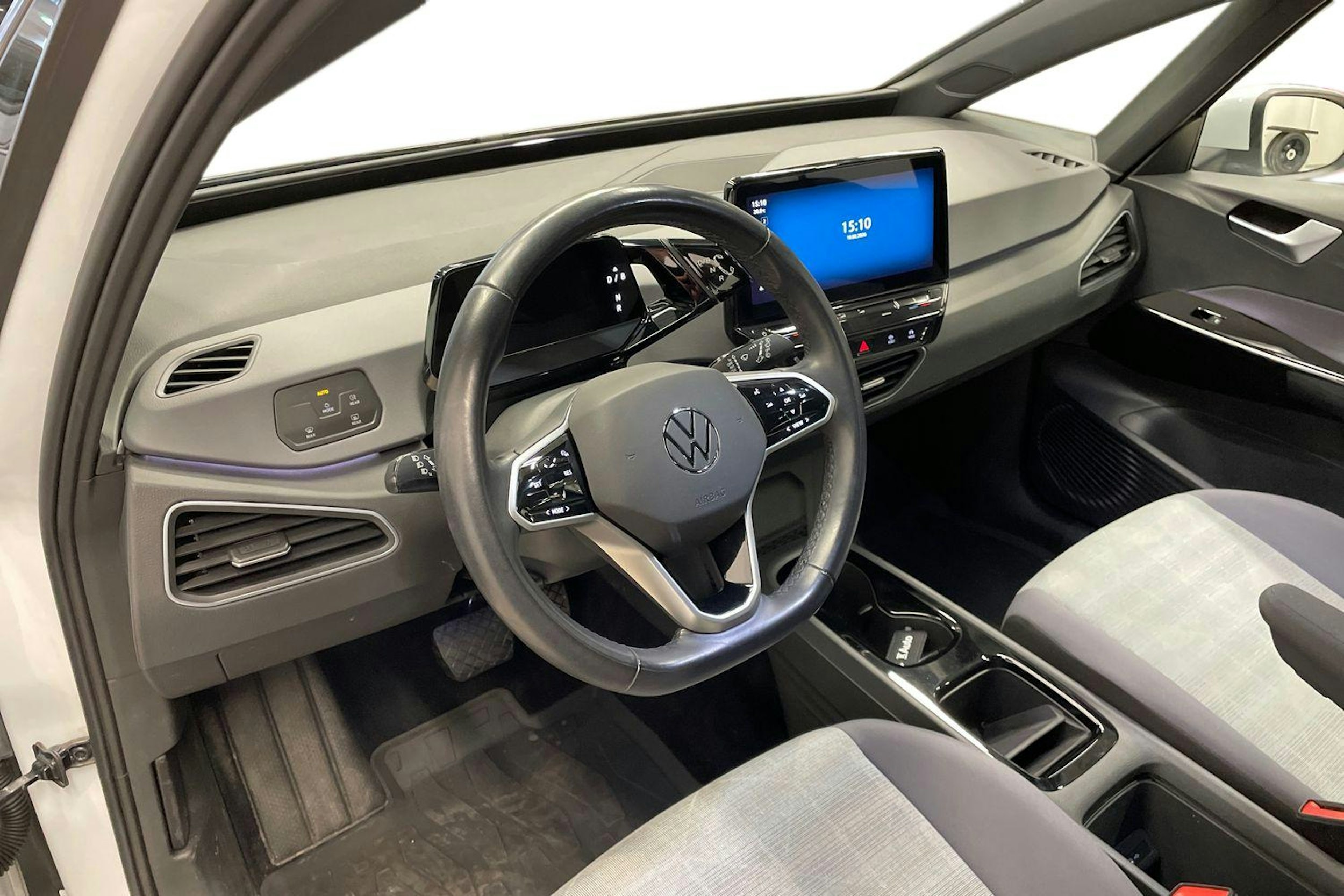 Valkoinen Volkswagen ID.3 2022 kuva 7.
