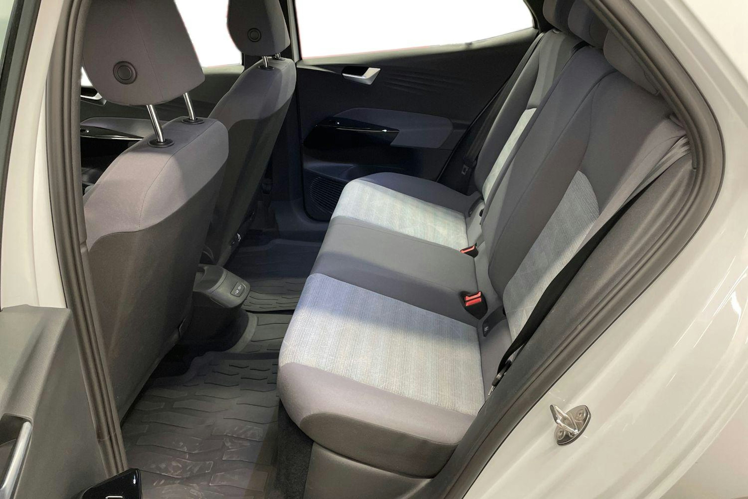 Valkoinen Volkswagen ID.3 2022 kuva 10.