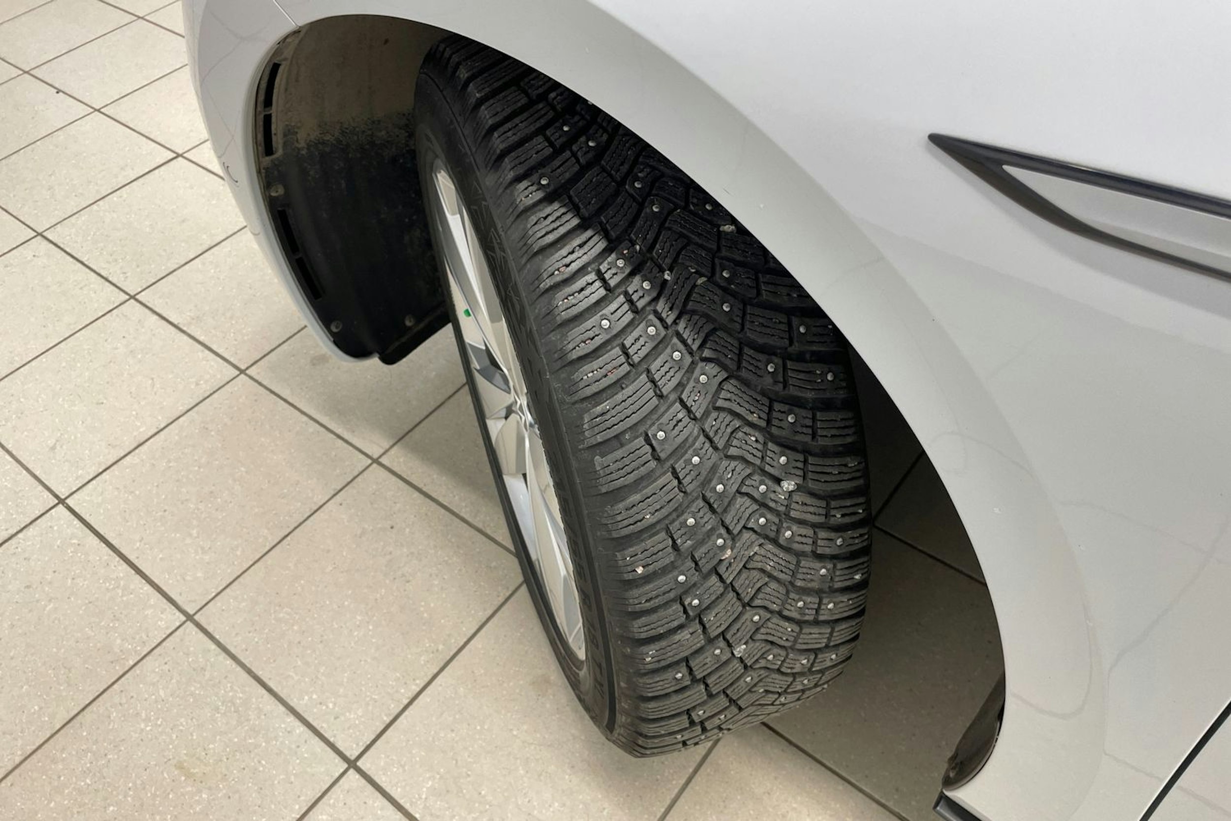 Valkoinen Volkswagen ID.3 2022 kuva 13.