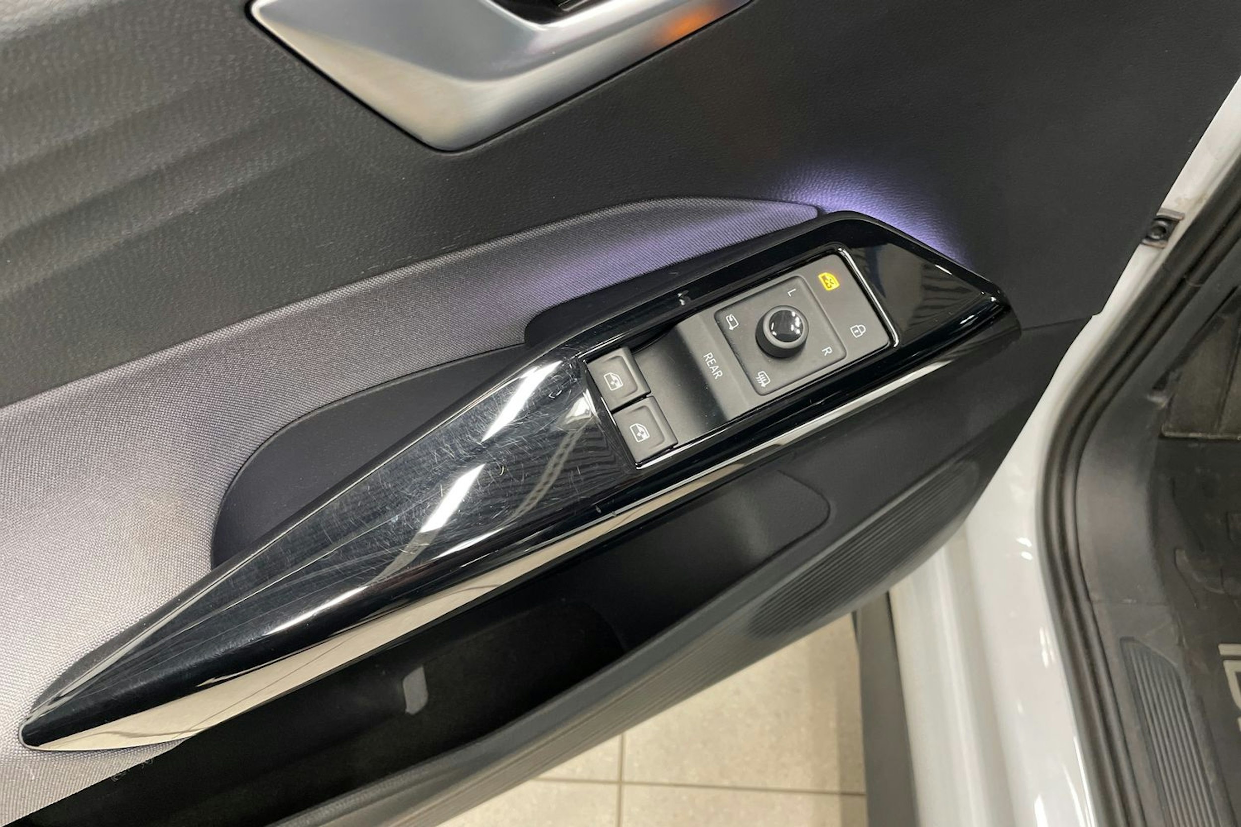 Valkoinen Volkswagen ID.3 2022 kuva 19.