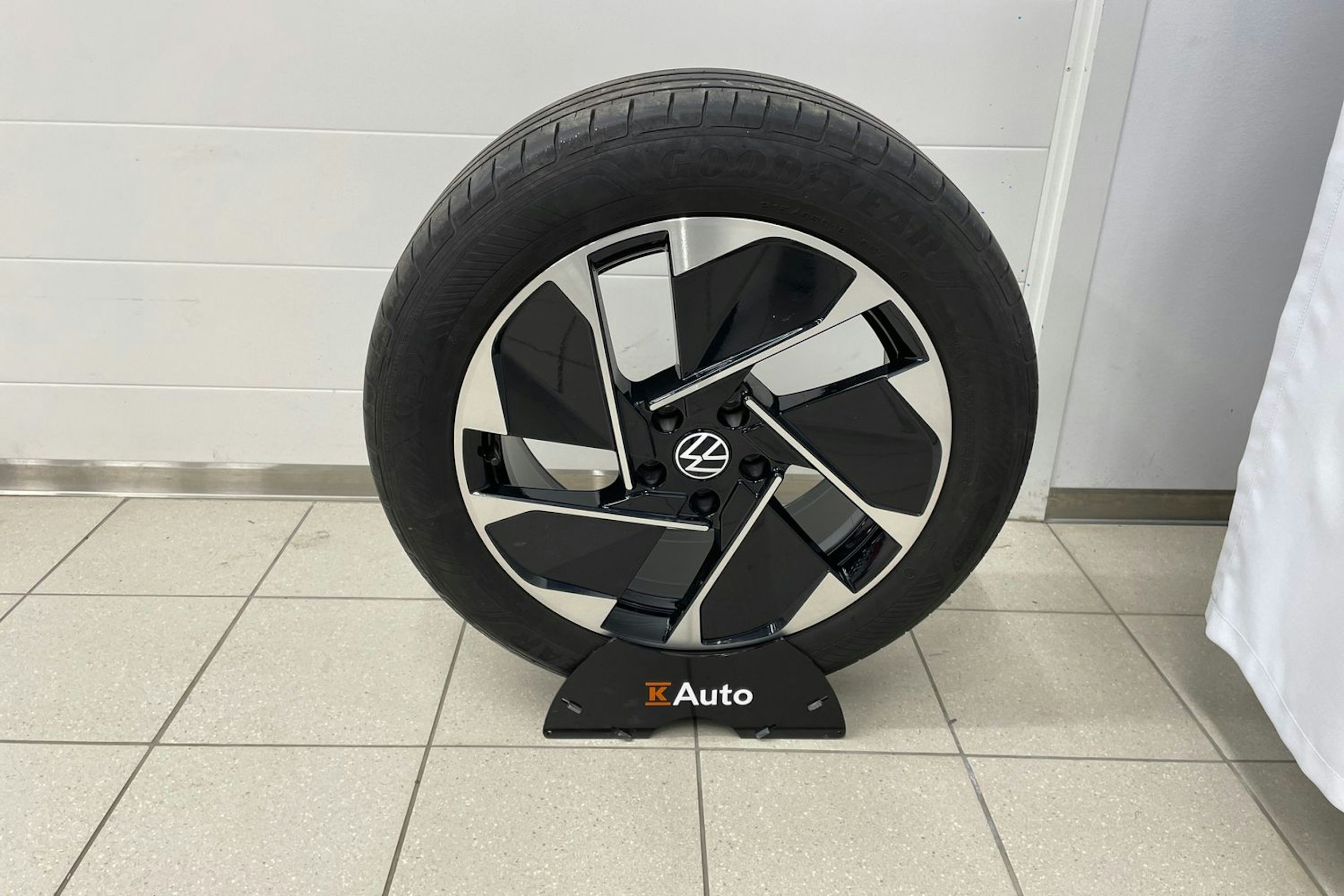 Valkoinen Volkswagen ID.3 2022 kuva 21.