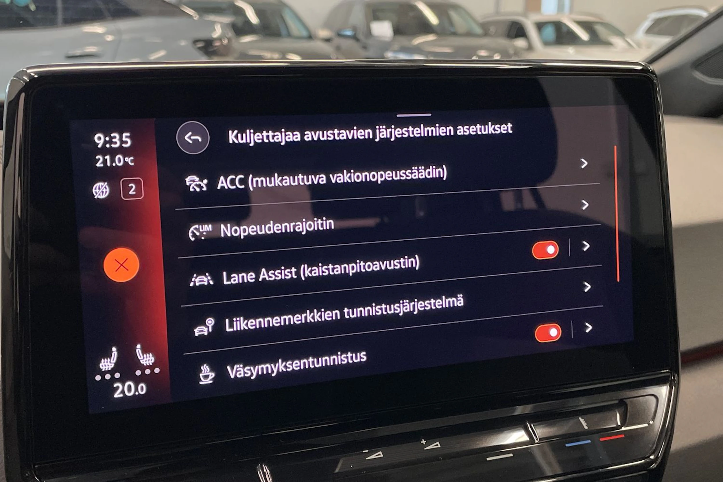 Valkoinen Volkswagen ID.3 2022 kuva 26.