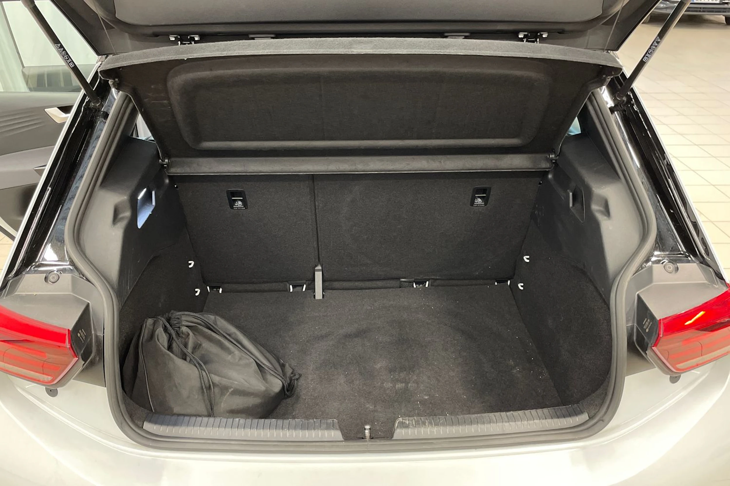 Valkoinen Volkswagen ID.3 2022 kuva 28.